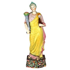 Grande figurine de céramique Staffordshire en céramique perlée  ou abondance