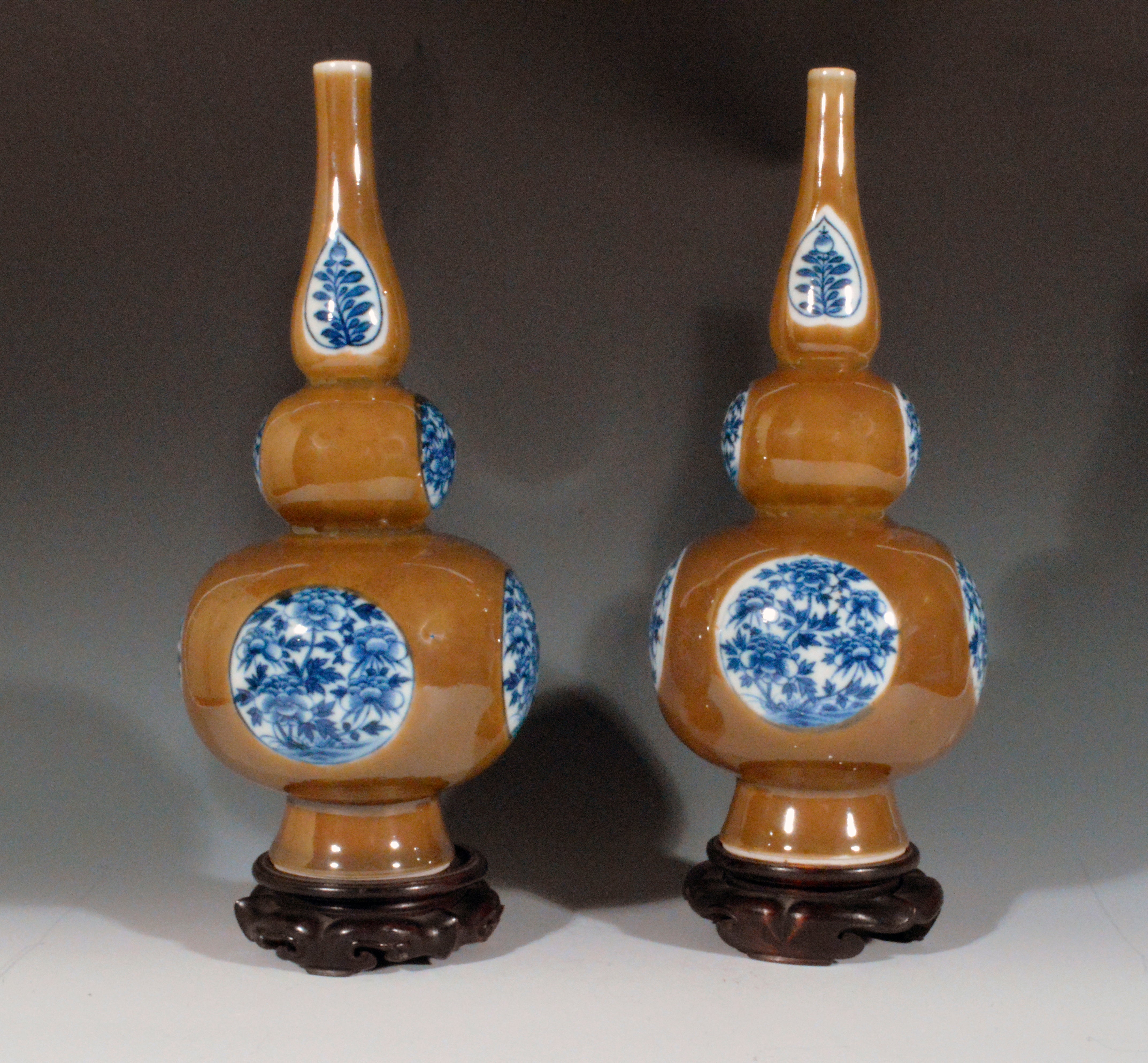 Pair Of Chinese Export Batavia Ware And Underglaze Blue Double Gourd Vases At 1stdibs