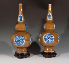 Pair of Chinese Export Batavia-Ware and Underglaze Blue Double Gourd Vases