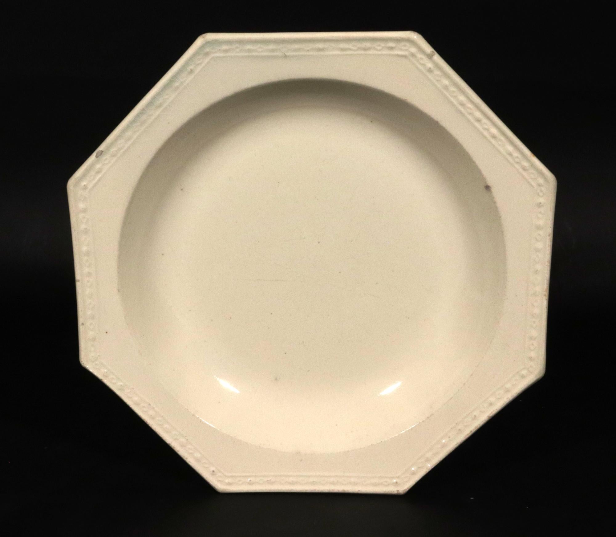English Plain Creamware Soup Plates- a Set of Six In Good Condition For Sale In Downingtown, PA