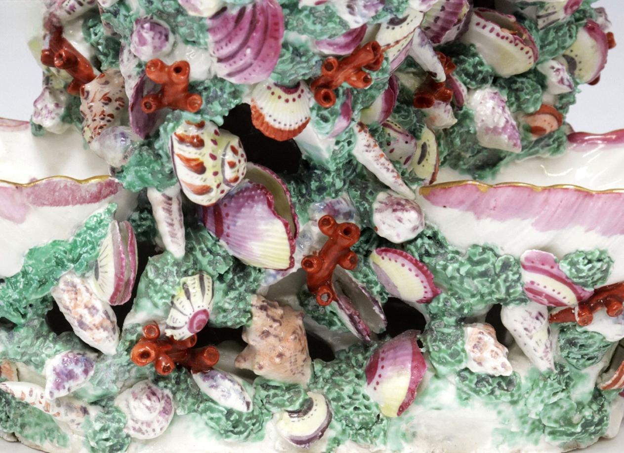 Mid-18th Century First Period Worcester Porcelain Polychrome Sweetmeat Stand with Sea Shells For Sale