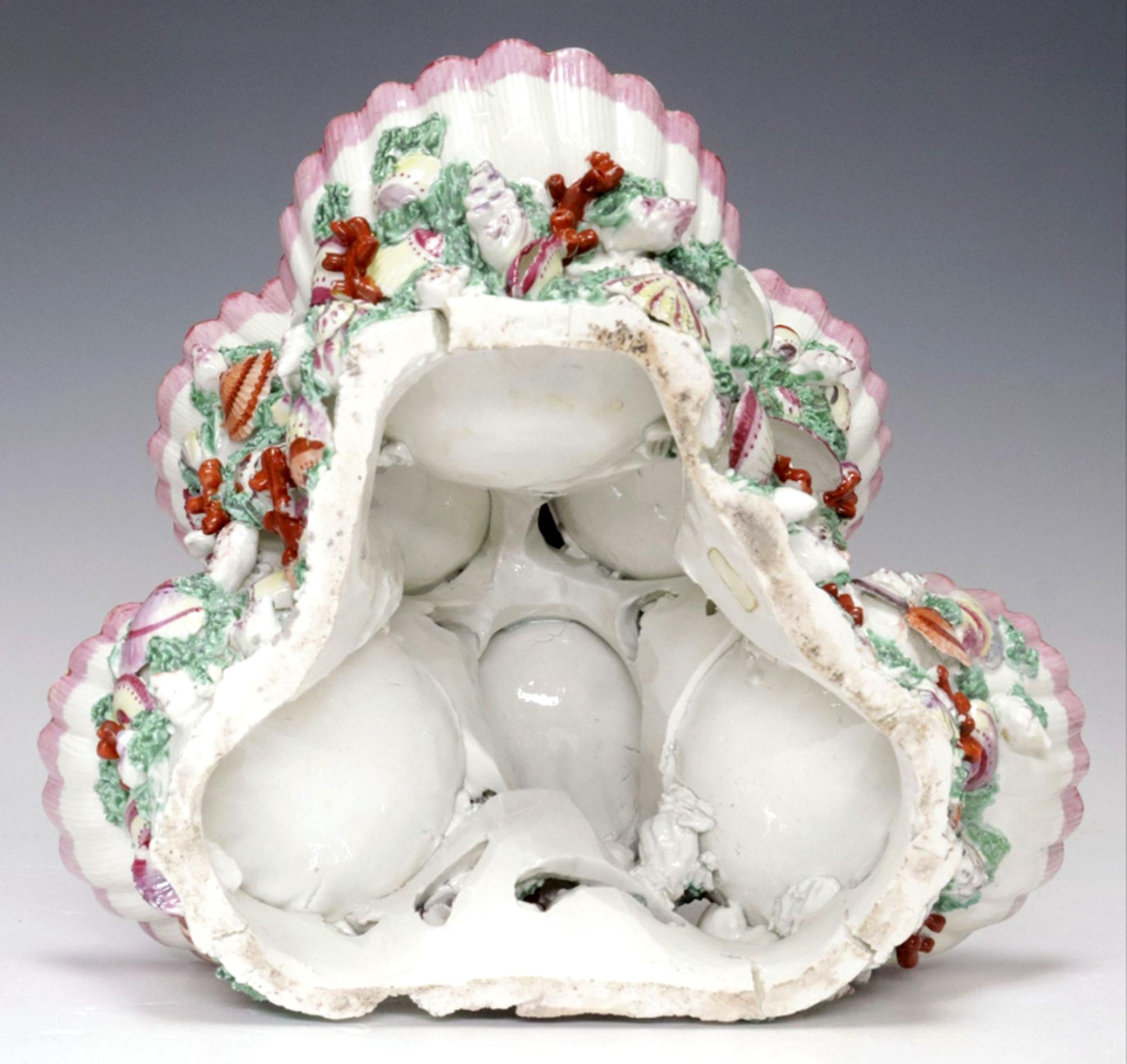 First Period Worcester Porcelain Polychrome Sweetmeat Stand with Sea Shells For Sale 1