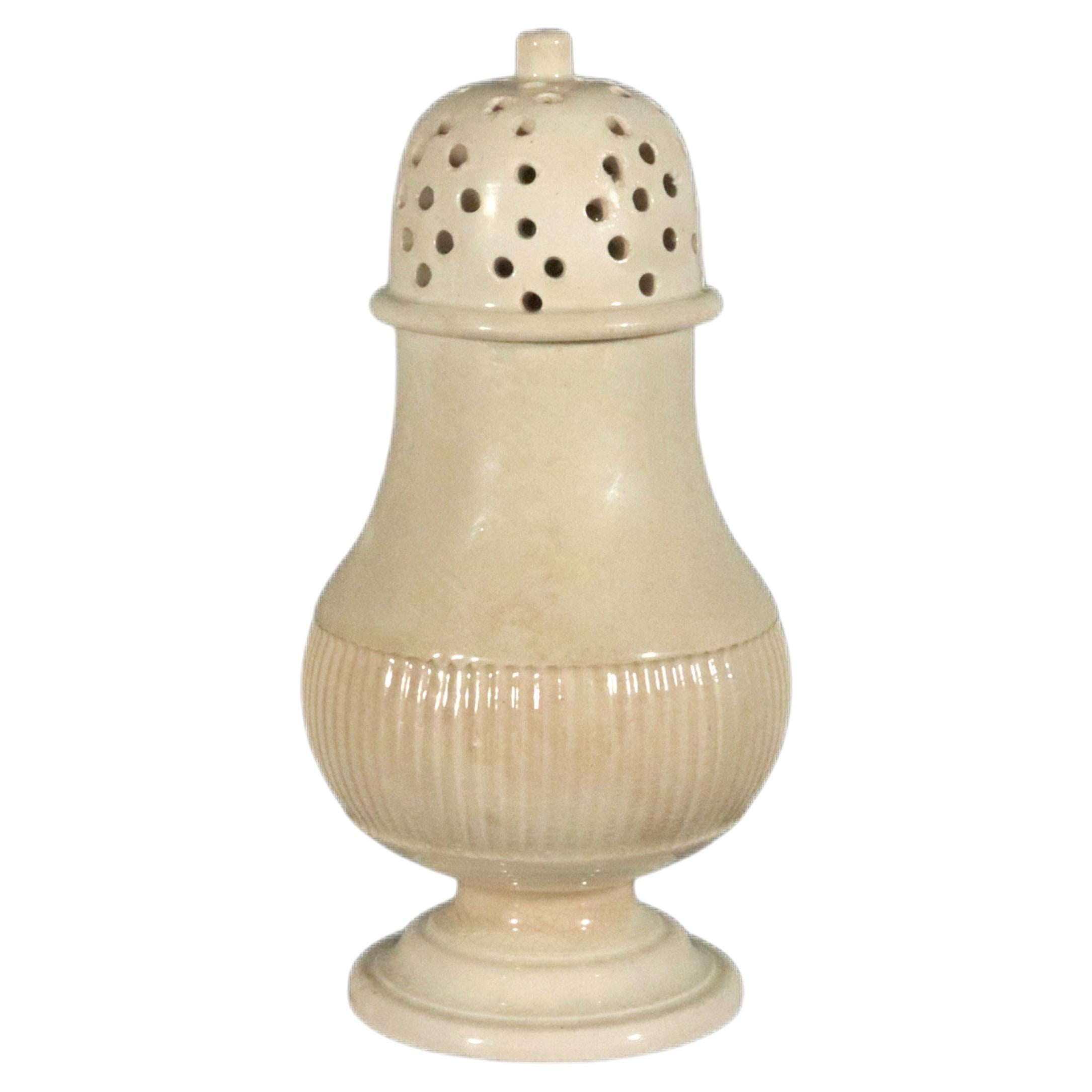 Shakers ou roulettes à sucre en Creamware anglais du 18e siècle