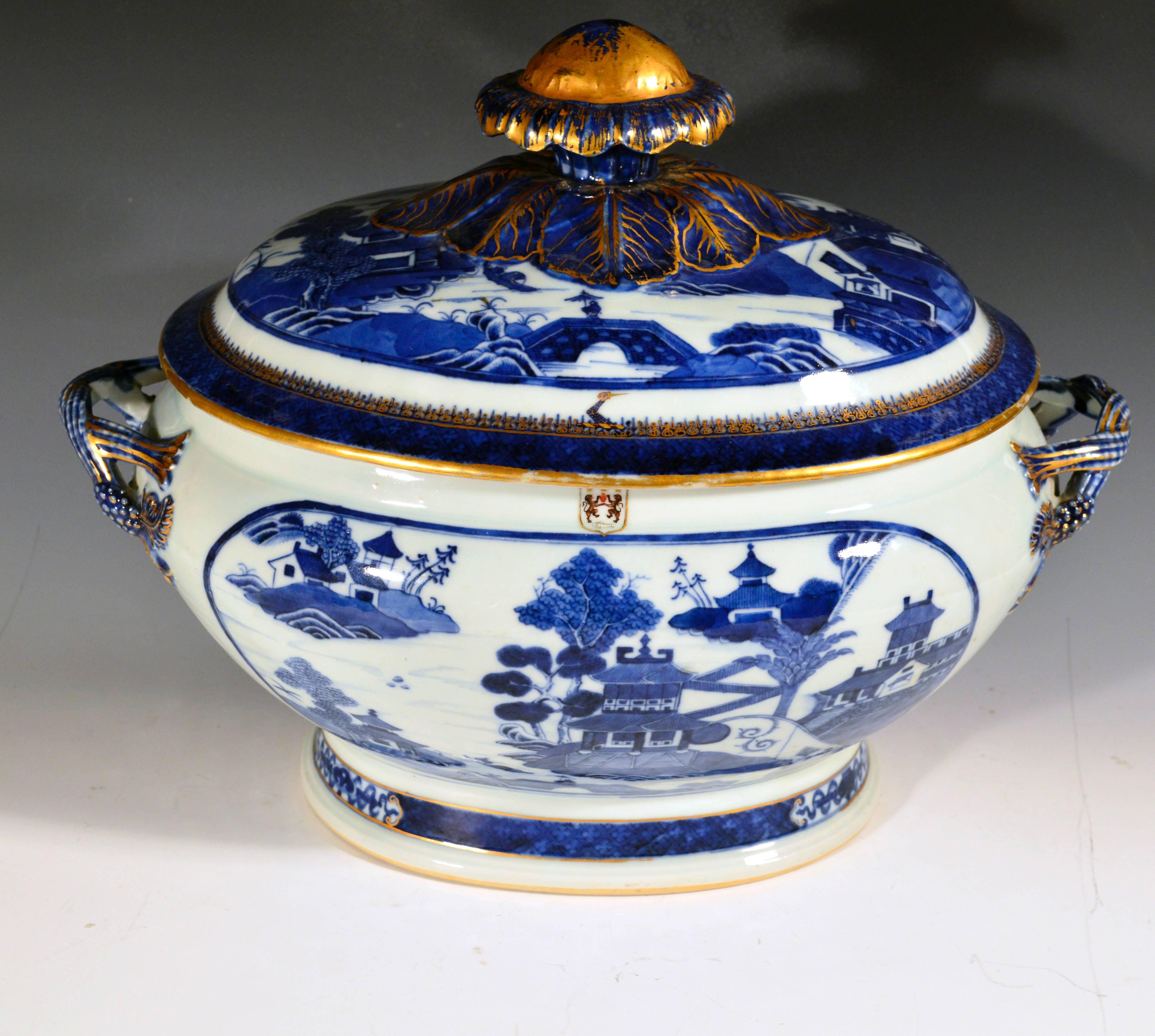 Chinese Export Chinese Blue and White Armorial Porcelain Tureen and Cover, O'neill Family Arms