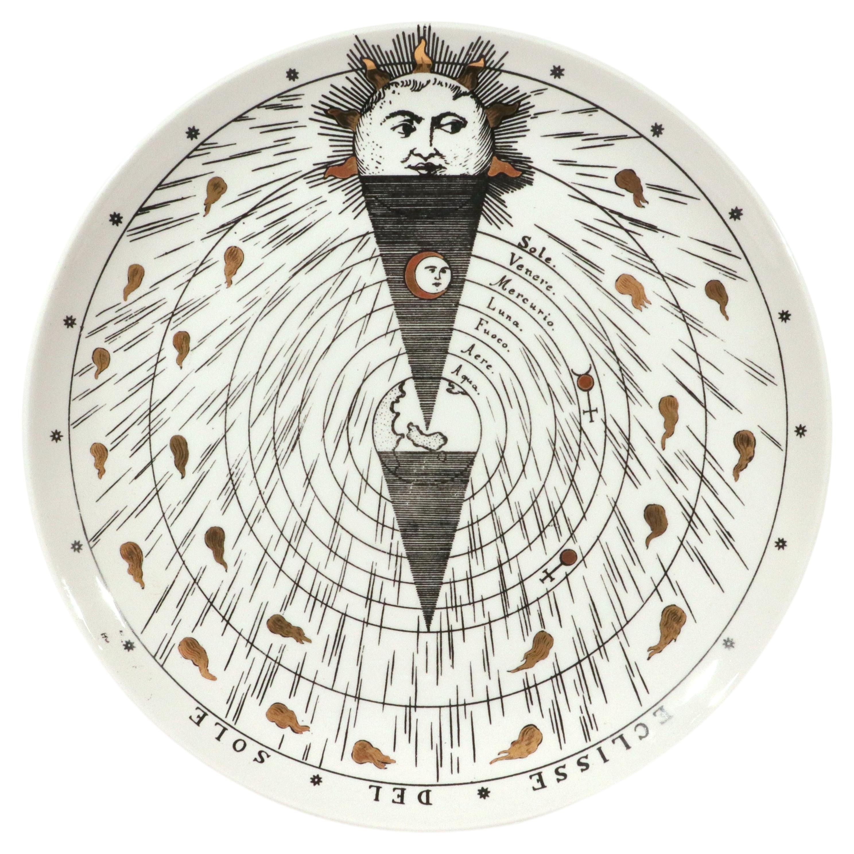 Piero Fornasetti „Astronomici“ Keramikteller Nr. 3, „Eclisse del Sole“ im Angebot