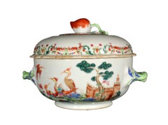 Chinesische „Famille Rose“-Export-Terrine im Meissener Stil mit Hafenmotiv, um 1750