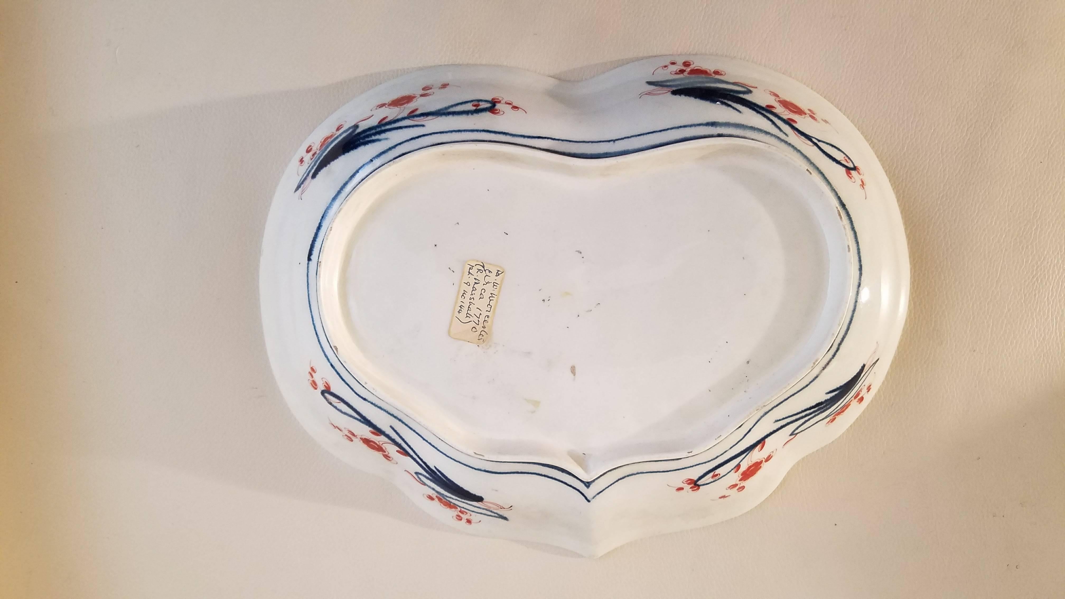 First Period Worcester Porcelain Imari Dish In Excellent Condition In Downingtown, PA