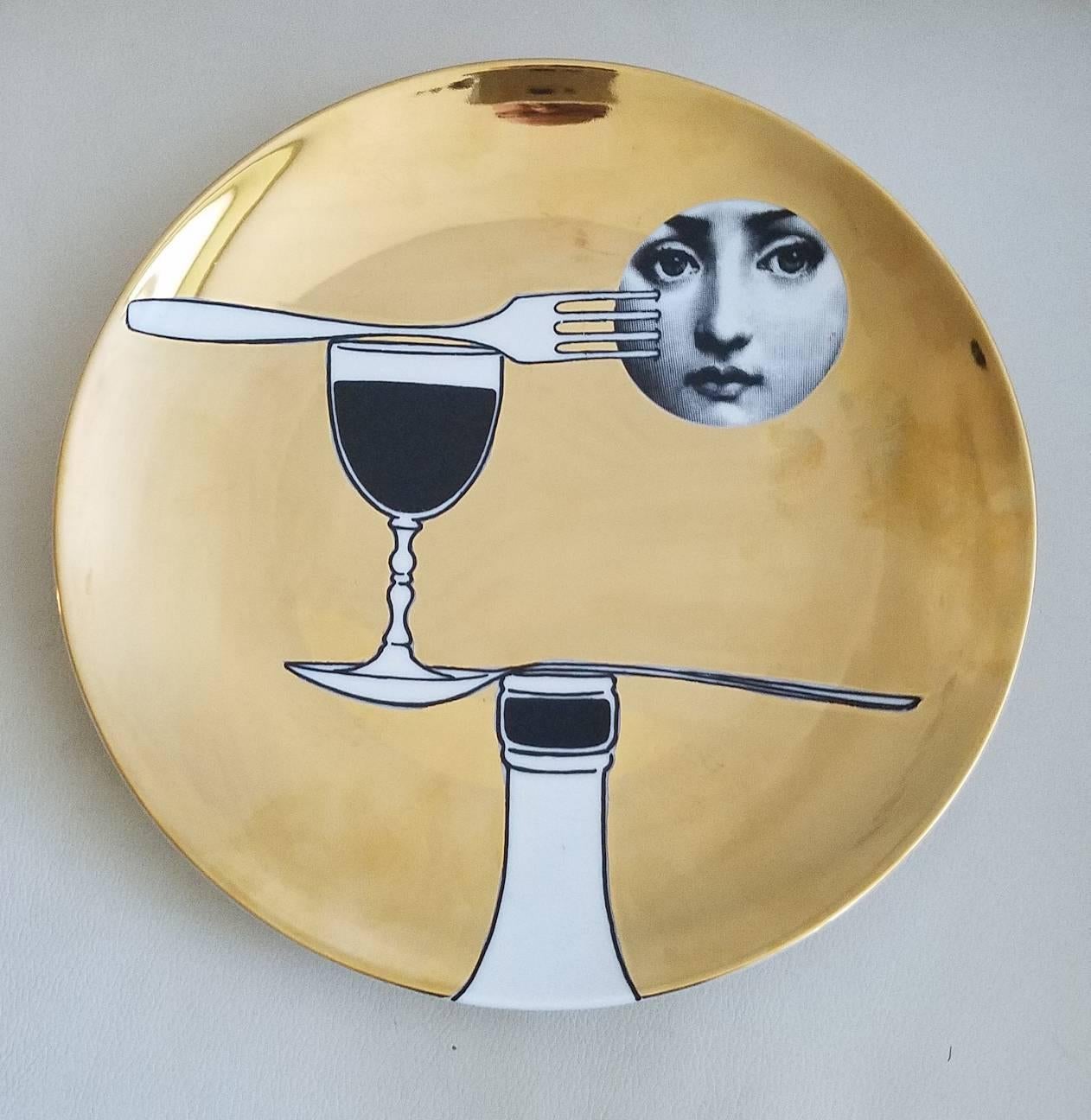 Fornasetti Gold Tema E variazioni set of six plates, image of Lina Cavalieri,
Atelier Fornasetti.

Including number 34, 45, 47, 60, 136, and 347.

A variation of Fornasetti's Tema E Variazioni series based on the opera singer Lina Cavalieri's