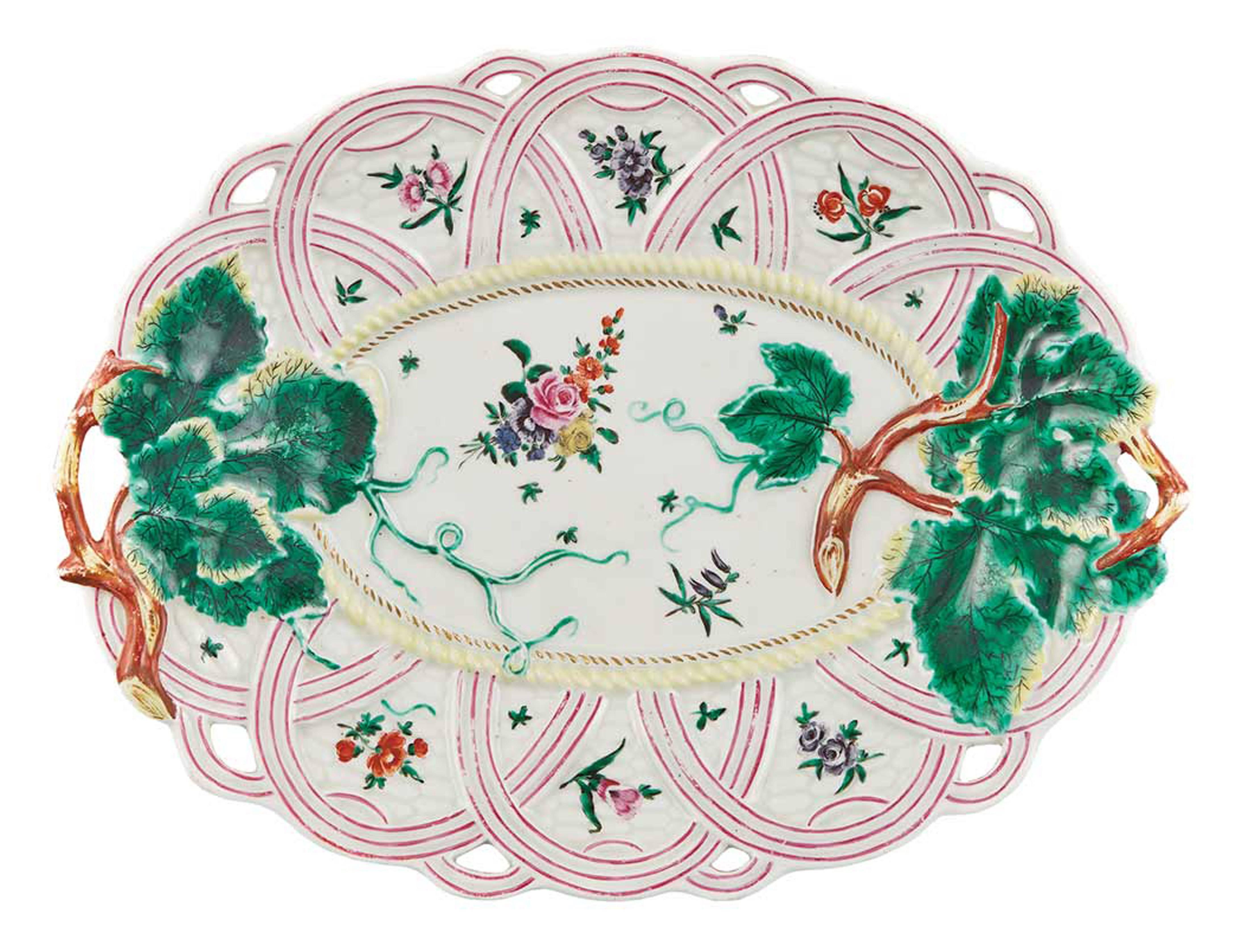 First Period Worcester pair of porcelain basket weave leaf dishes, 
circa 1758-1760.

The first period Worcester porcelain dishes with moulded strawberry leaf and stem handles, the pierced lattice soles fitted with basketwork, the reserves