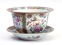 Chinese Export Large Canton Rose Medallion Porcelain Cache Pot & Stand