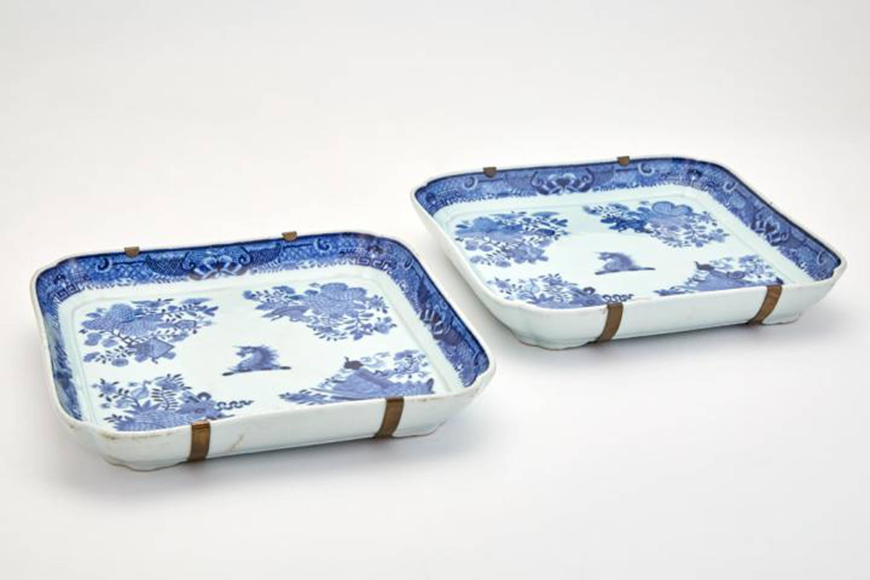 Chinese Export Crested Blue Fitzhugh Footed Trays, Beale Family, circa 1800 In Excellent Condition In Downingtown, PA
