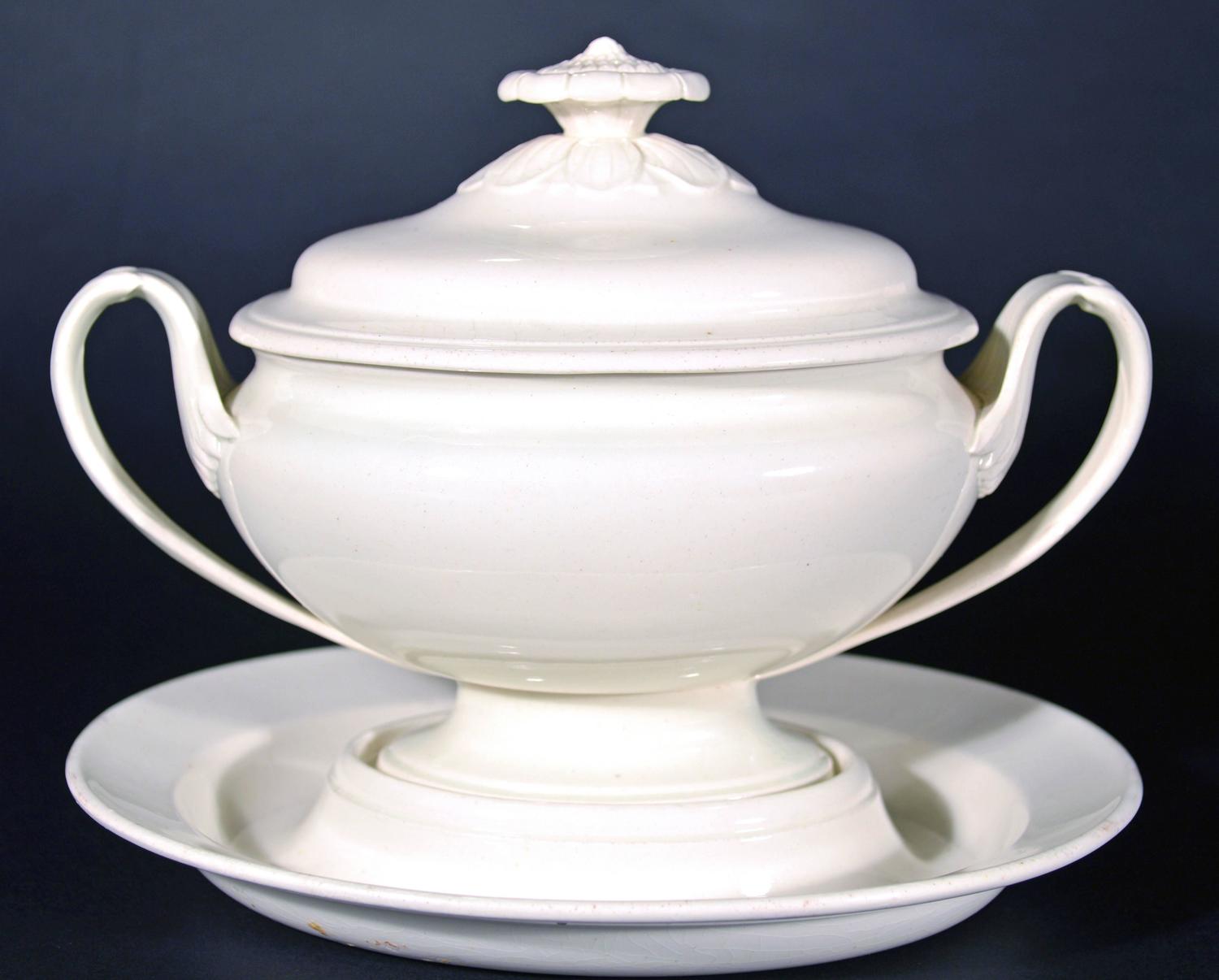 Wedgwood Creamware Pottery Sauce Tureen with Cover and Stand For Sale