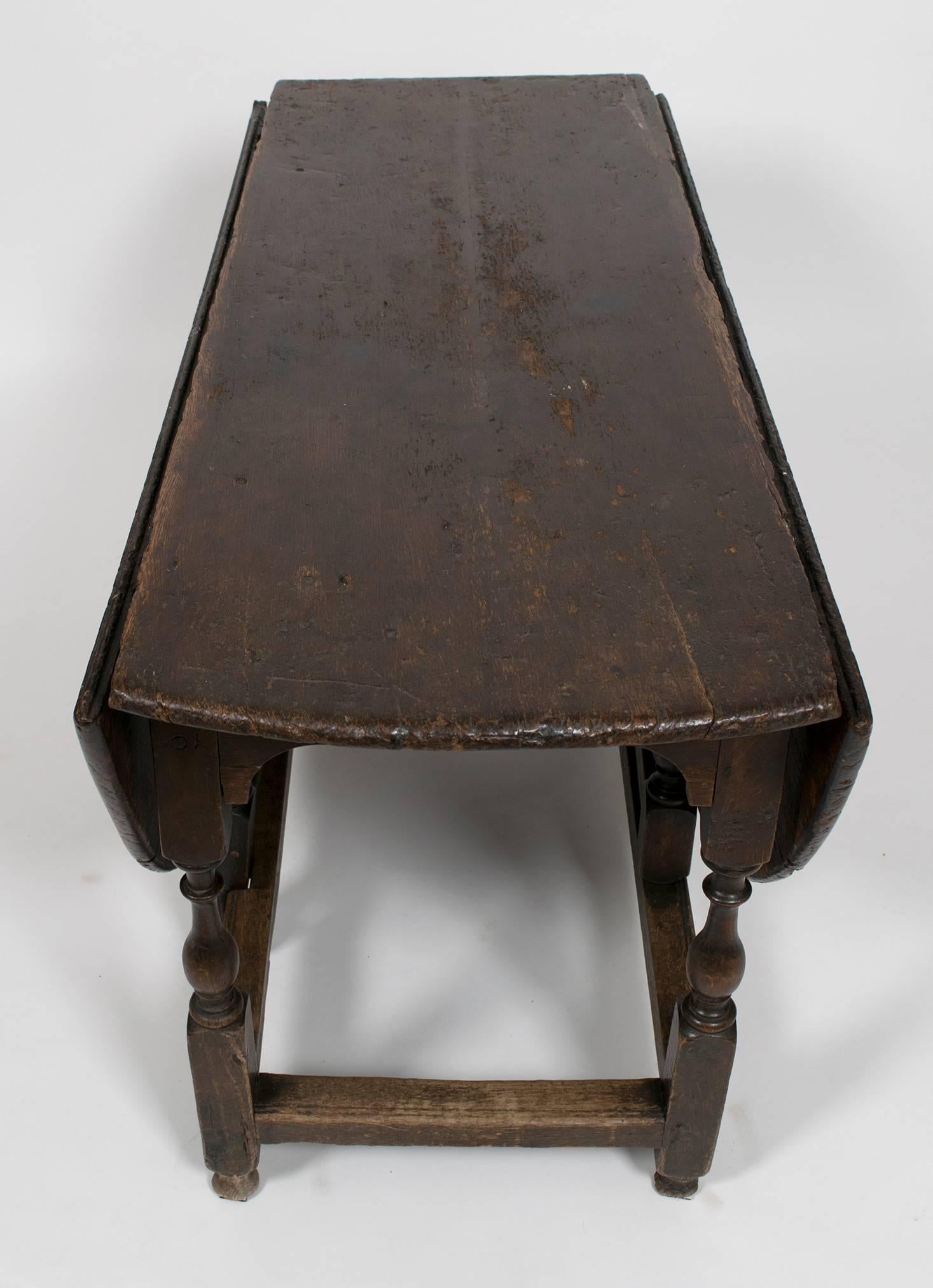 18th Century and Earlier Early Georgian Drop-Leaf Oak Table with Turned Legs, circa 1750 For Sale