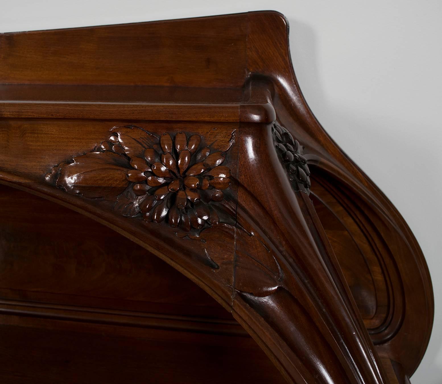 A Louis Majorelle French Art Nouveau period mahogany buffet "Vicorne," with carved decoration, circa 1900.

Majorelle (1859-1926) was a French decorator and furniture designer who manufactured his own designs in the French tradition of