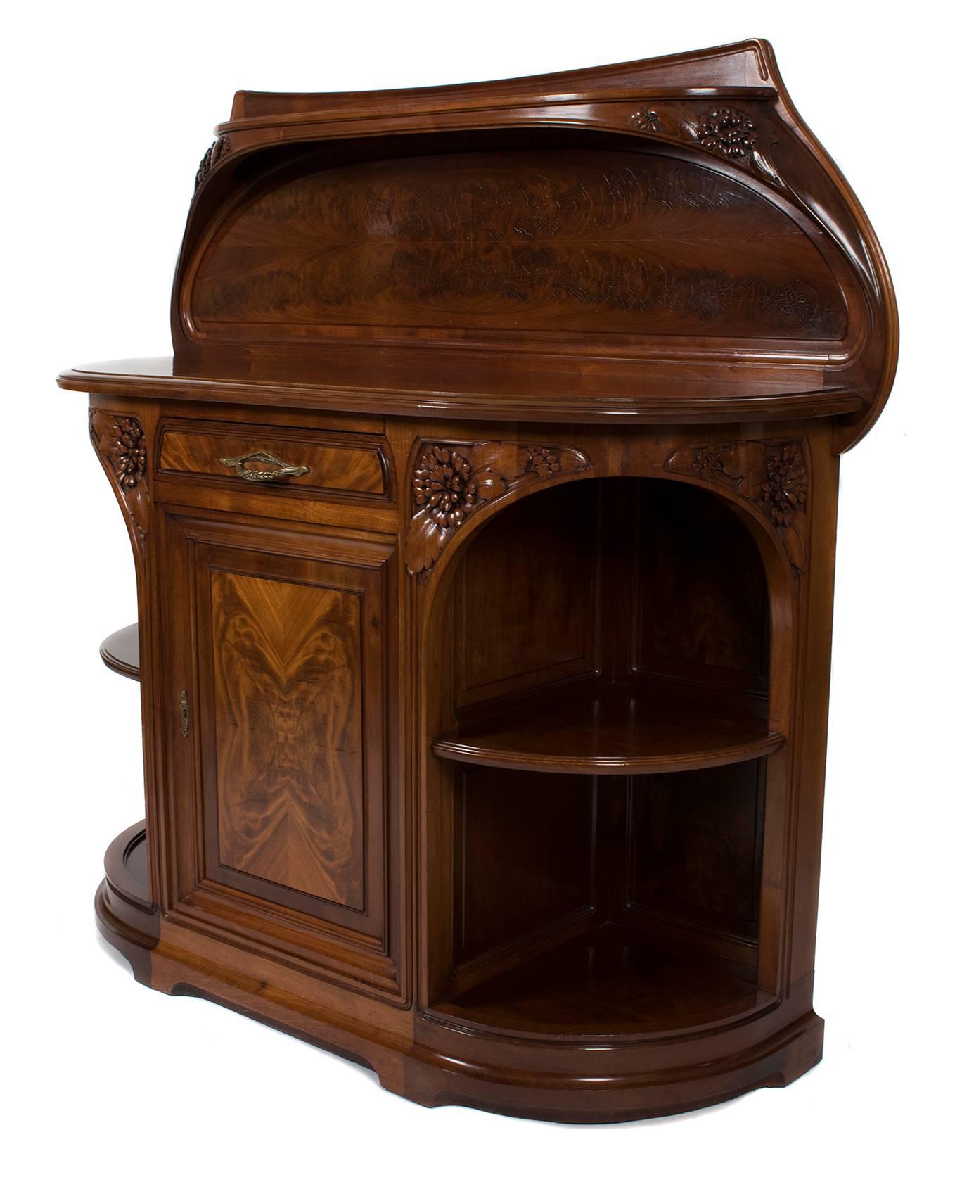 A Louis Majorelle French Art Nouveau period mahogany sideboard "Vicorne" with carved decoration, circa 1900.

Majorelle (1859-1926) was a French decorator and furniture designer who manufactured his own designs in the French tradition of
