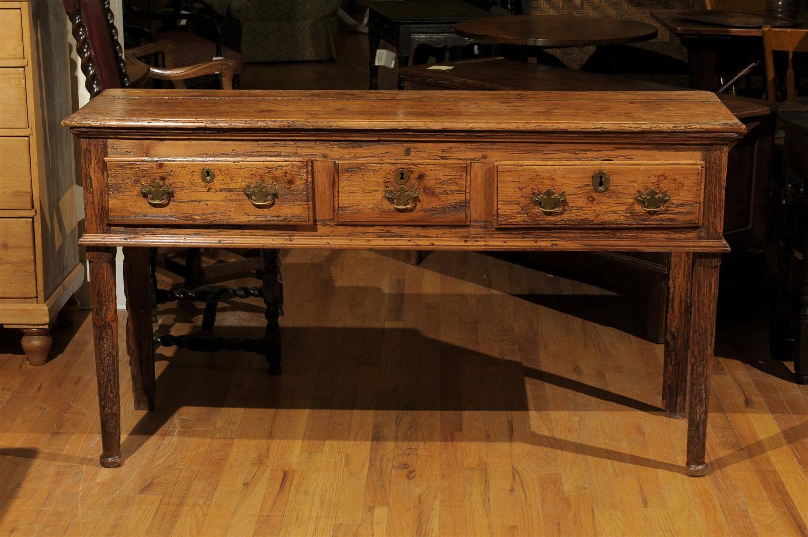 Queen Anne Pine Server, circa 1820-1850 In Good Condition In Atlanta, GA