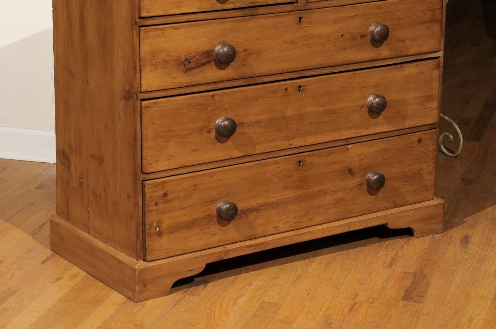 English Pine Chest of Drawers In Good Condition In Atlanta, GA