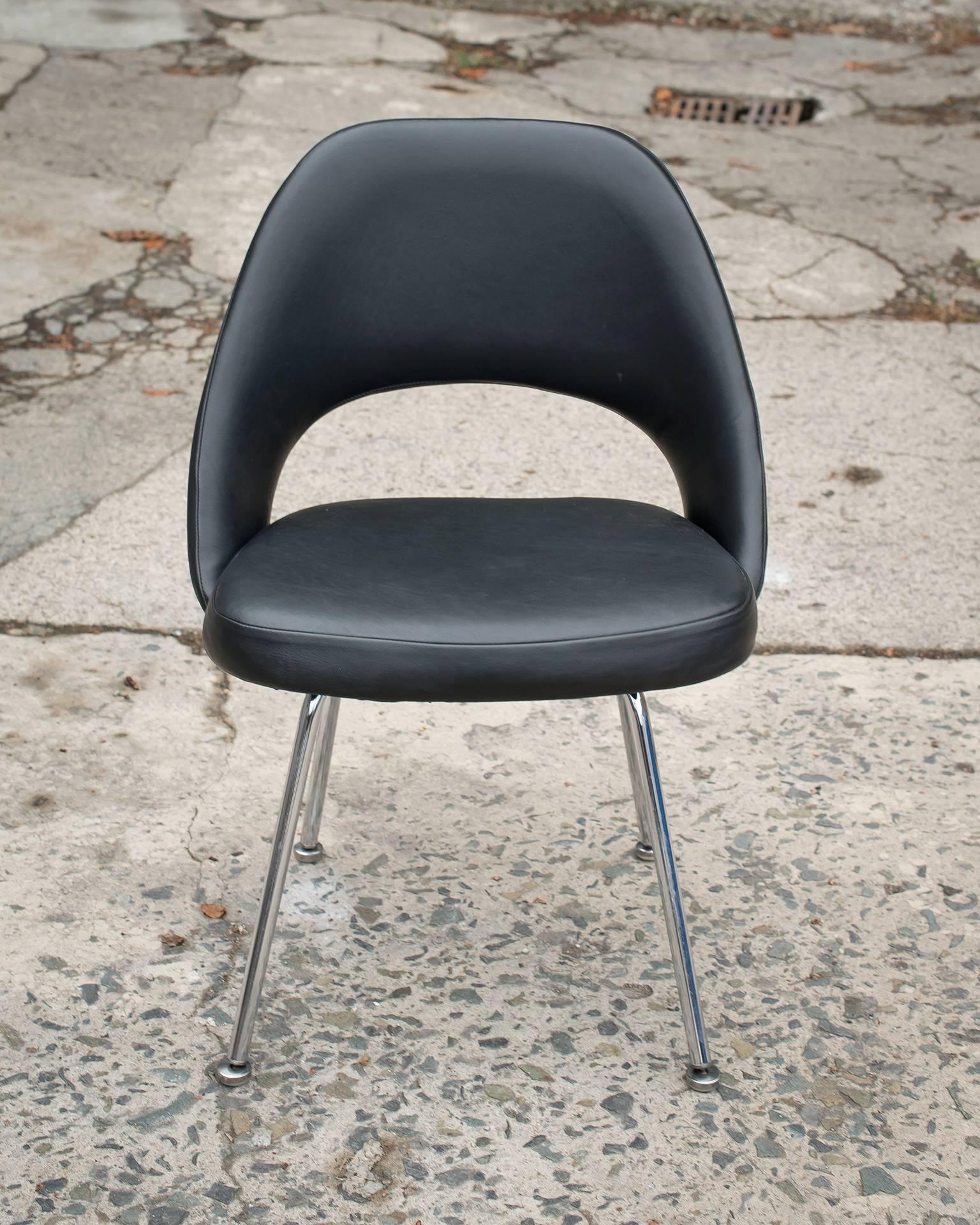 Vintage Eero Saarinen executive side chair designed for Knoll in 1946.
Recovered in top grade black leather with correct hand stitching see detail shots.
Vintage example offers less splayed, more elegant front legs. Puzzling splay of current