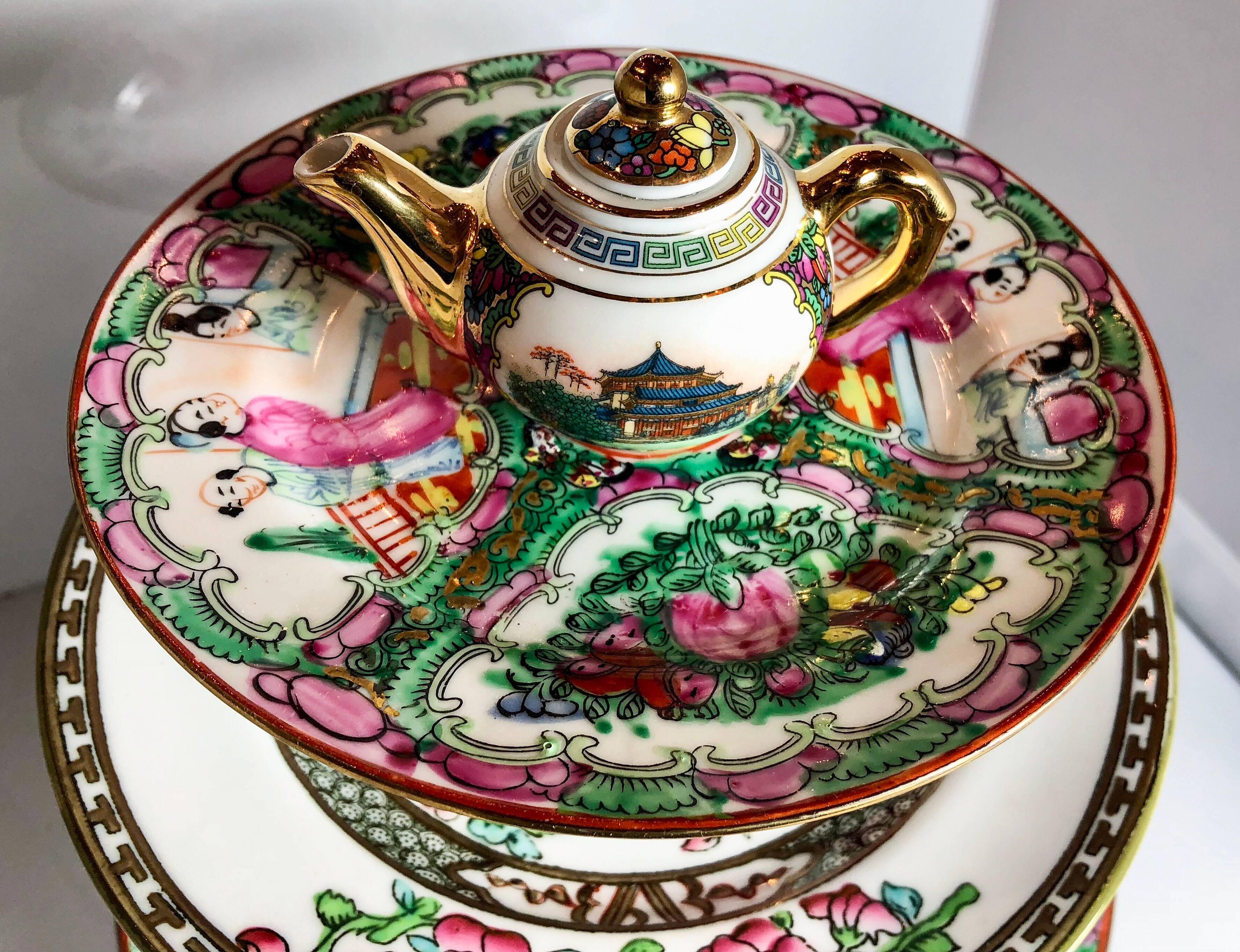Tea Candy Stand In Excellent Condition In New Orleans, LA