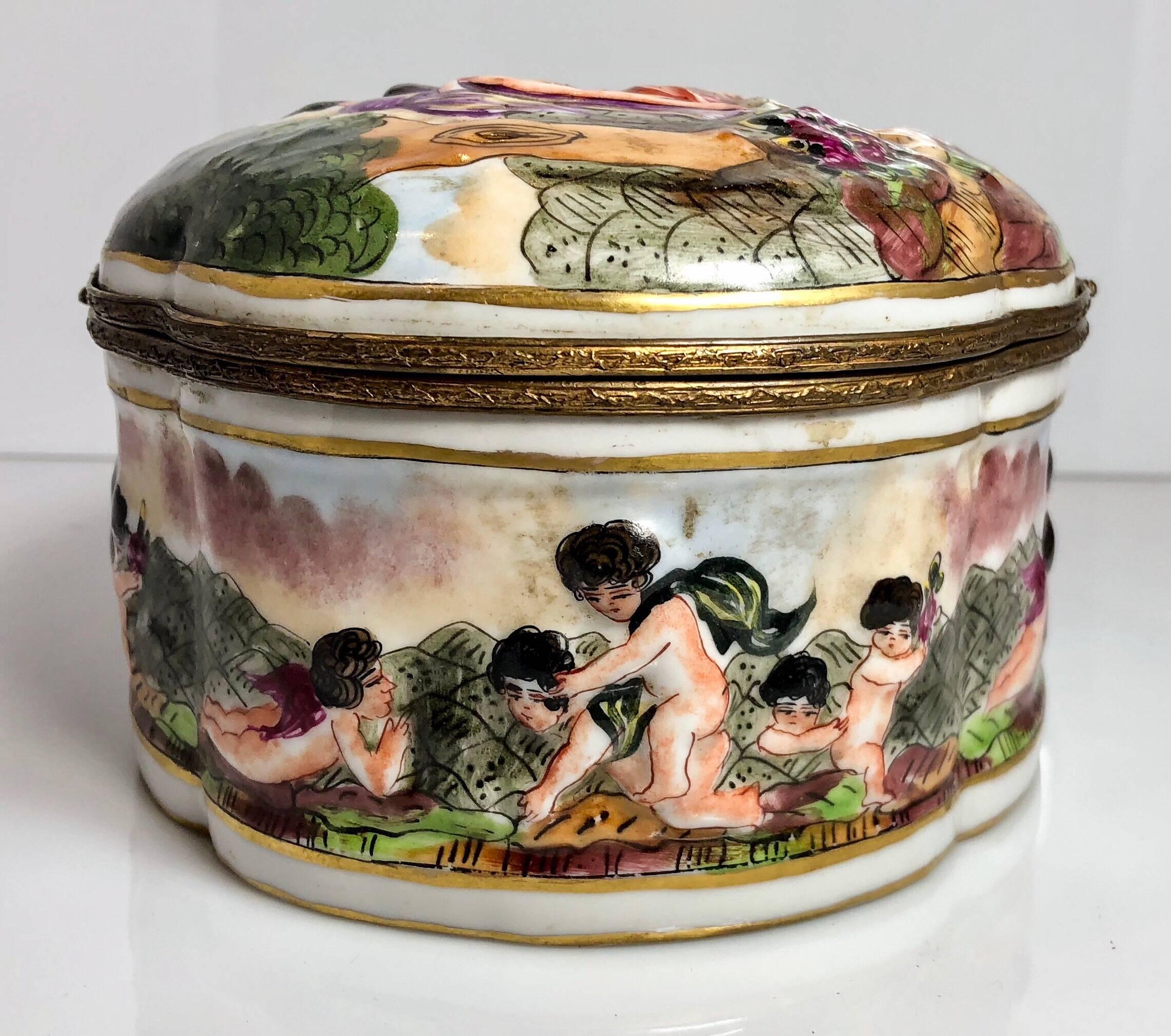 Antique French Porcelain Jewel Box in the Capo Di Monte Style, circa 1890 In Excellent Condition In New Orleans, LA