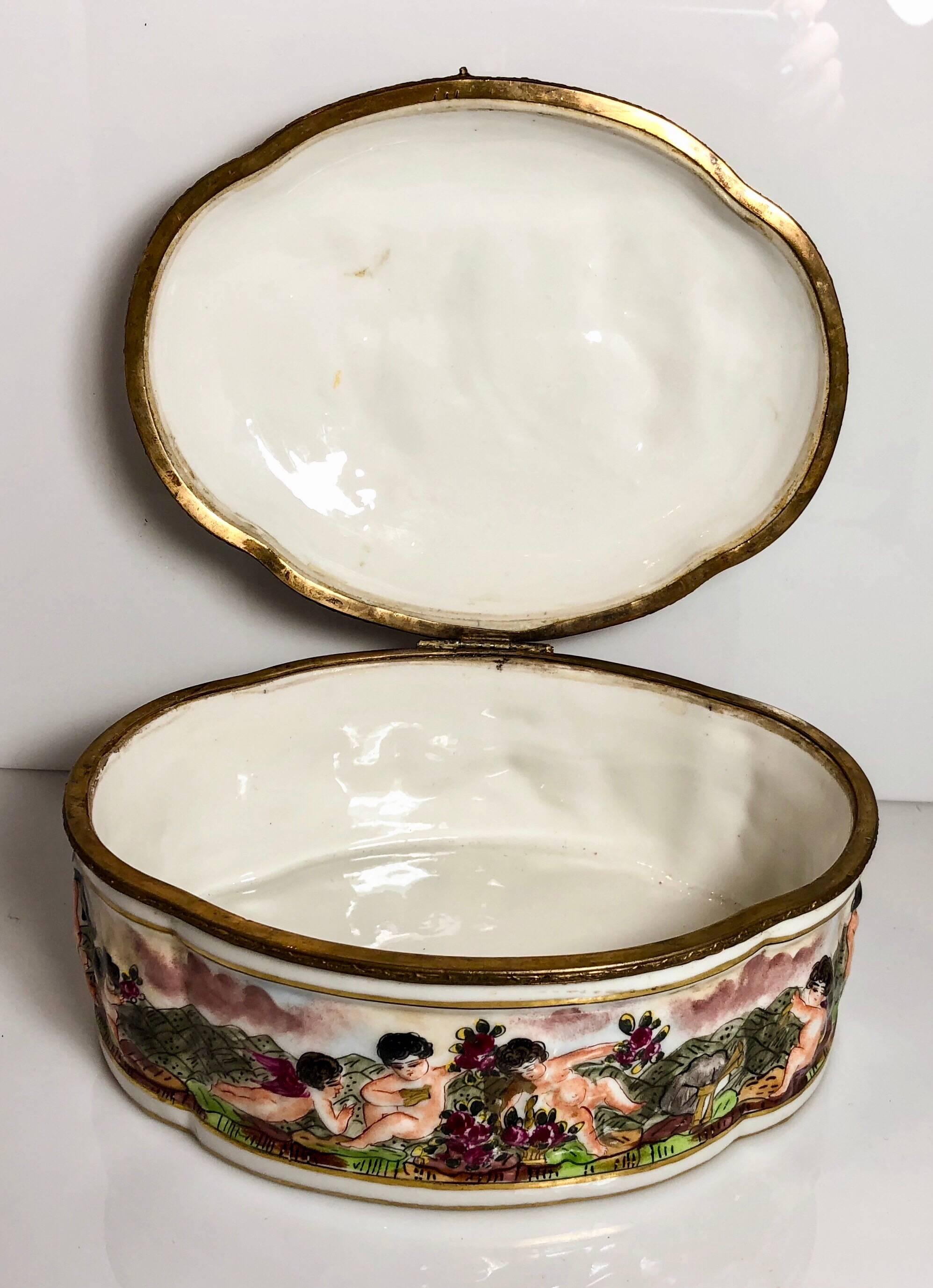 Antique French Porcelain Jewel Box in the Capo Di Monte Style, circa 1890 2