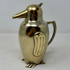 Jarra de agua antigua de estilo Art Déco con forma de pingüino, pico mecánico y ojos de ónix, de alrededor de la década de 1940