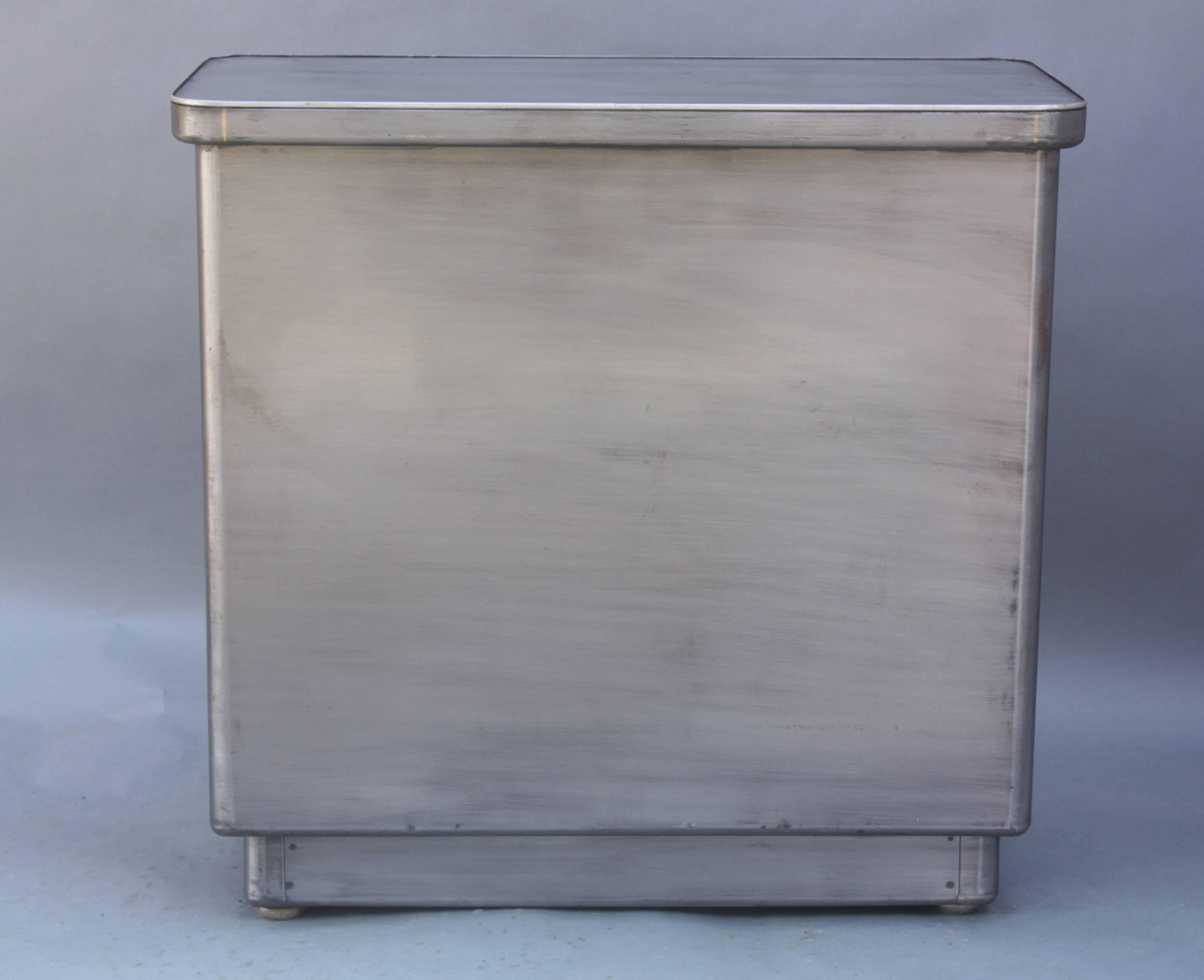 Small Industrial Metal Credenza In Good Condition For Sale In Pasadena, CA