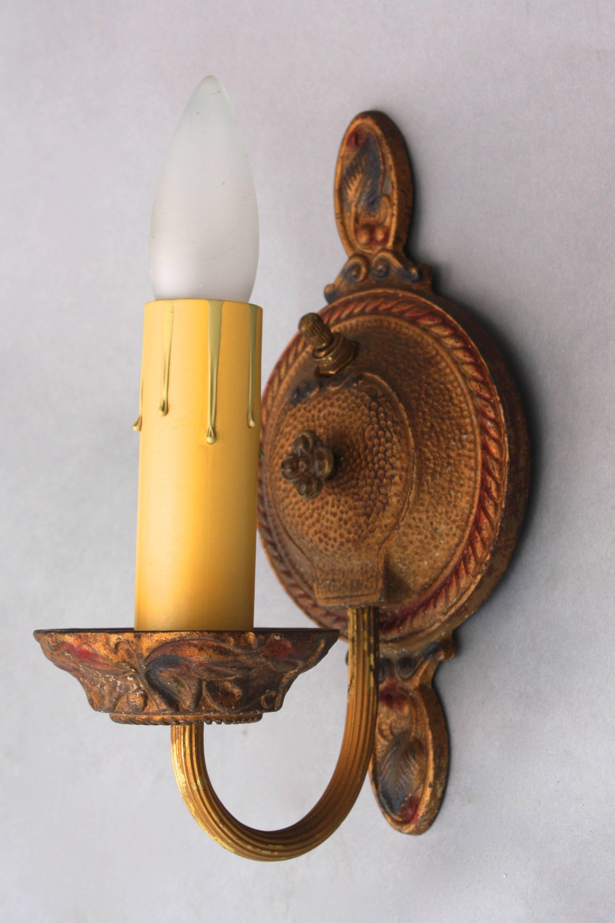 Spanish Colonial Pair of 1920s Sconces with Circular Backplate with Polychrome Finish For Sale