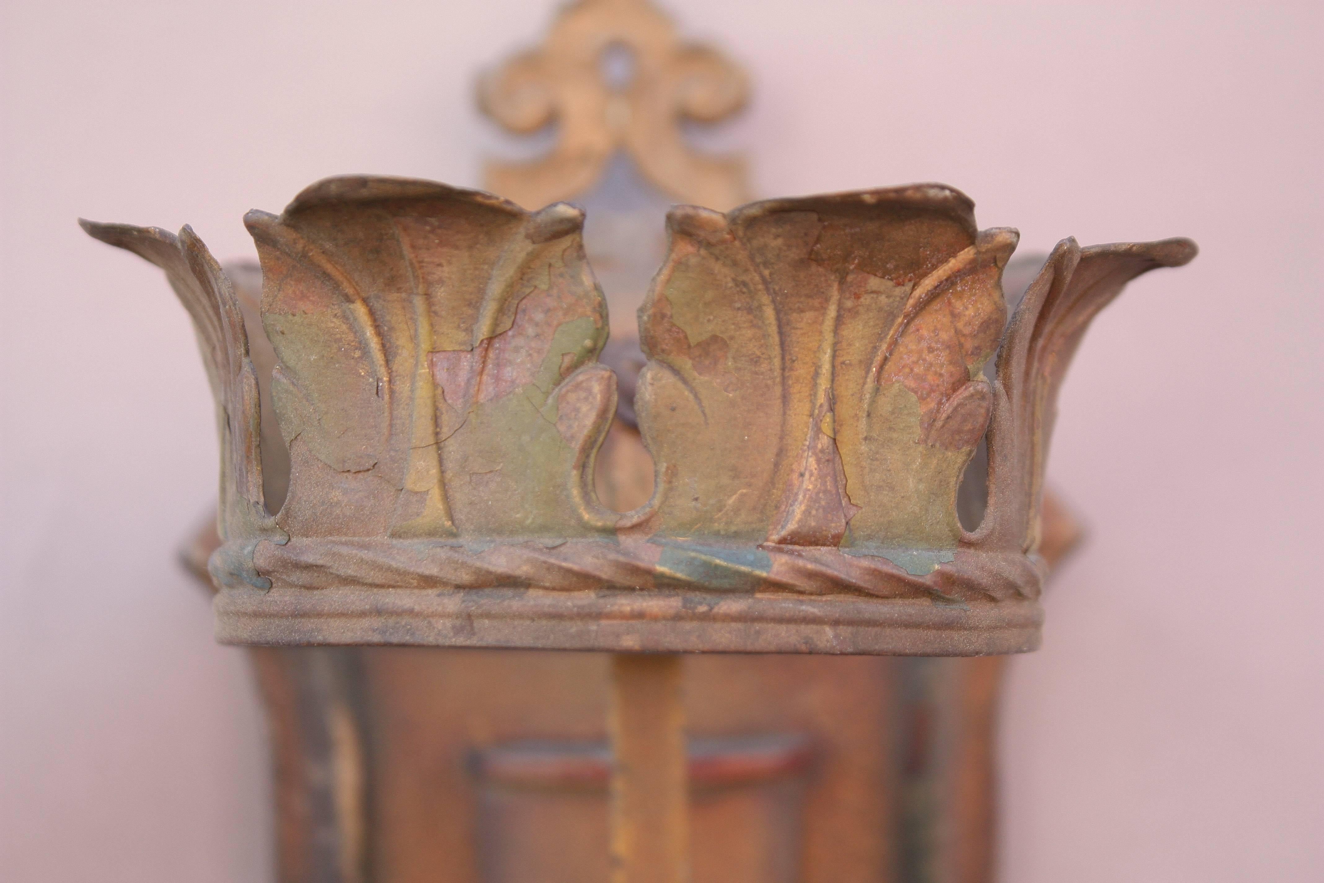 Early 20th Century 1920s Single Sconce with Crown Motif For Sale
