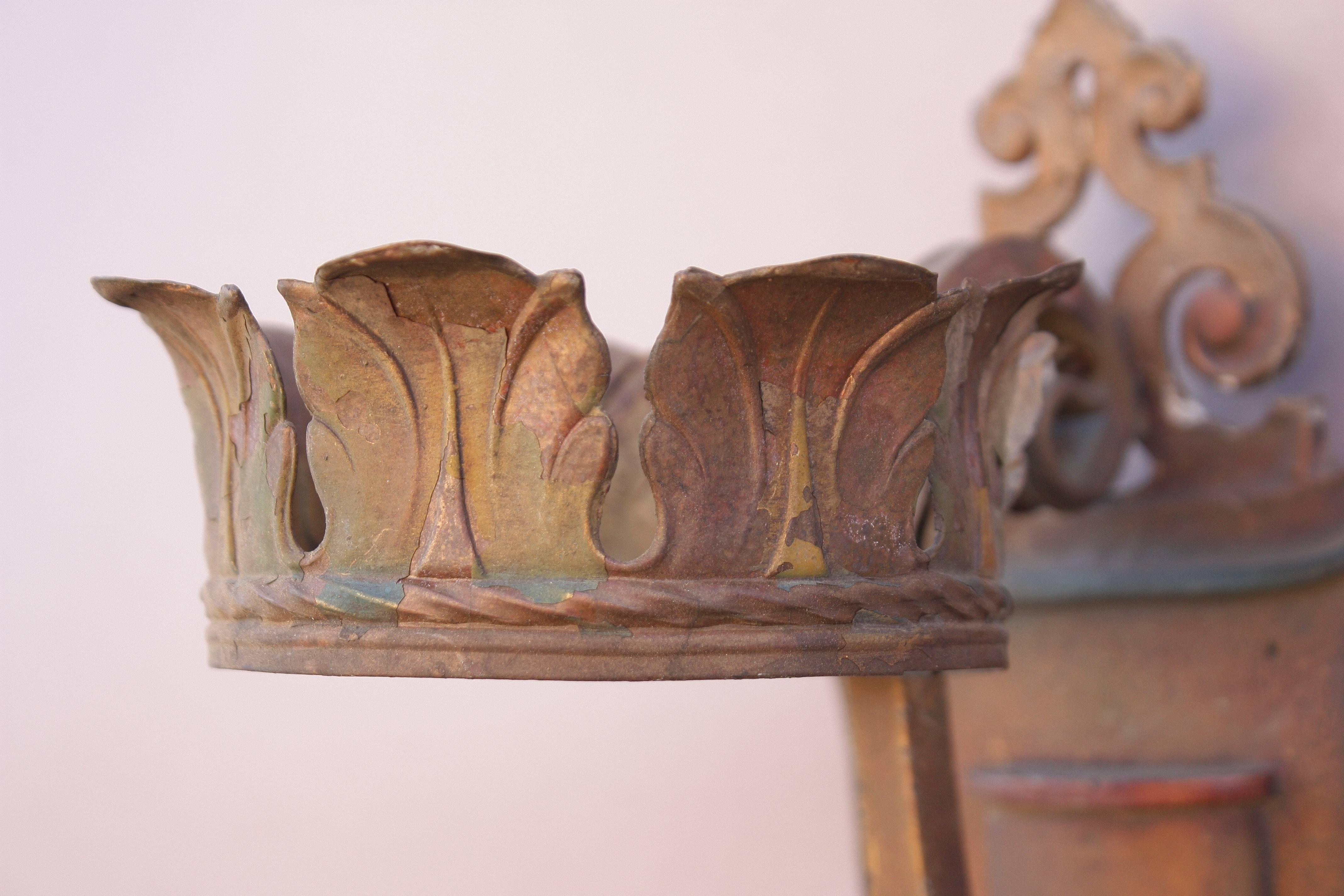 1920s Single Sconce with Crown Motif For Sale 4