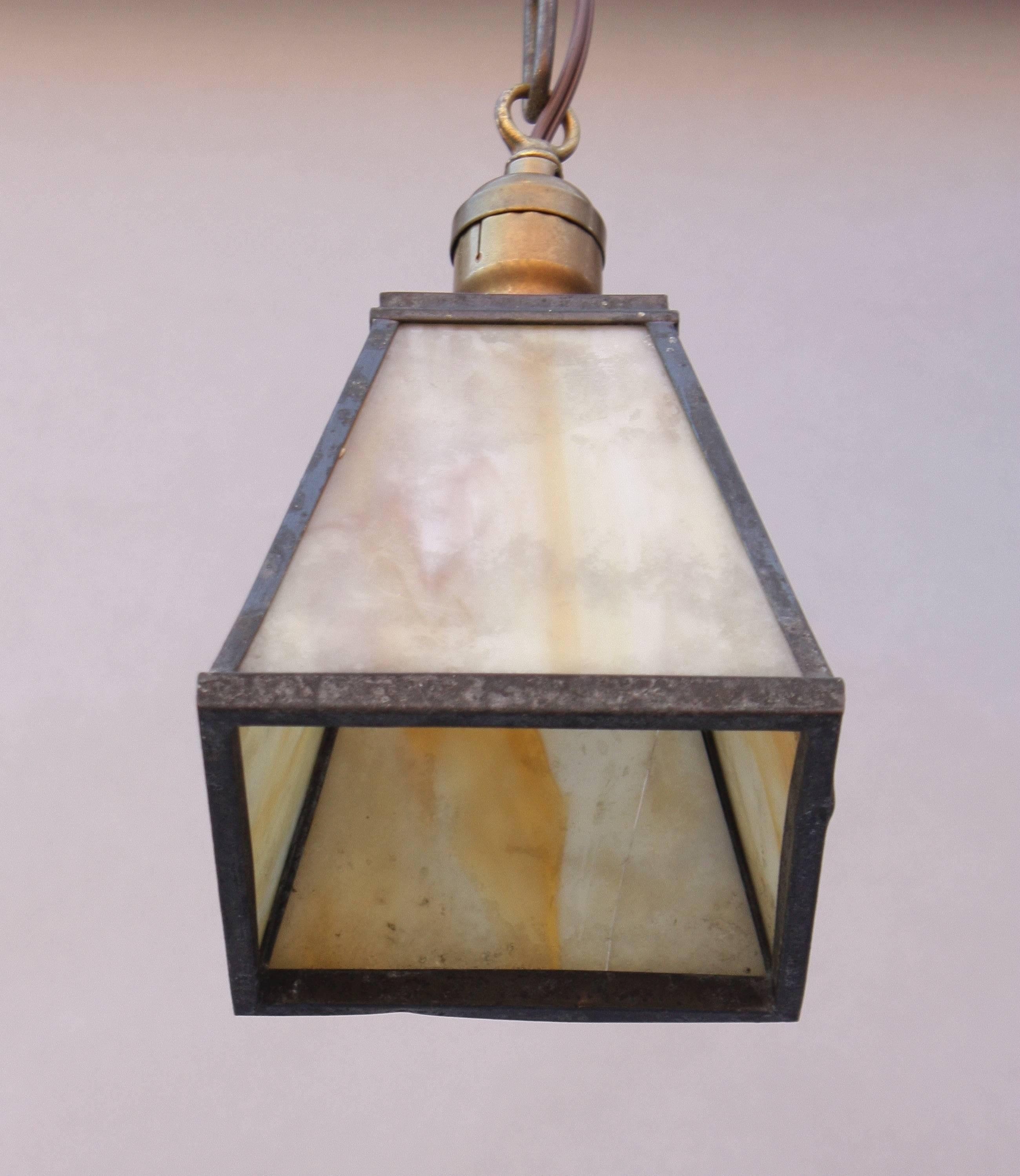 Early 20th century pendant with original slag glass. 

Measures: 8
