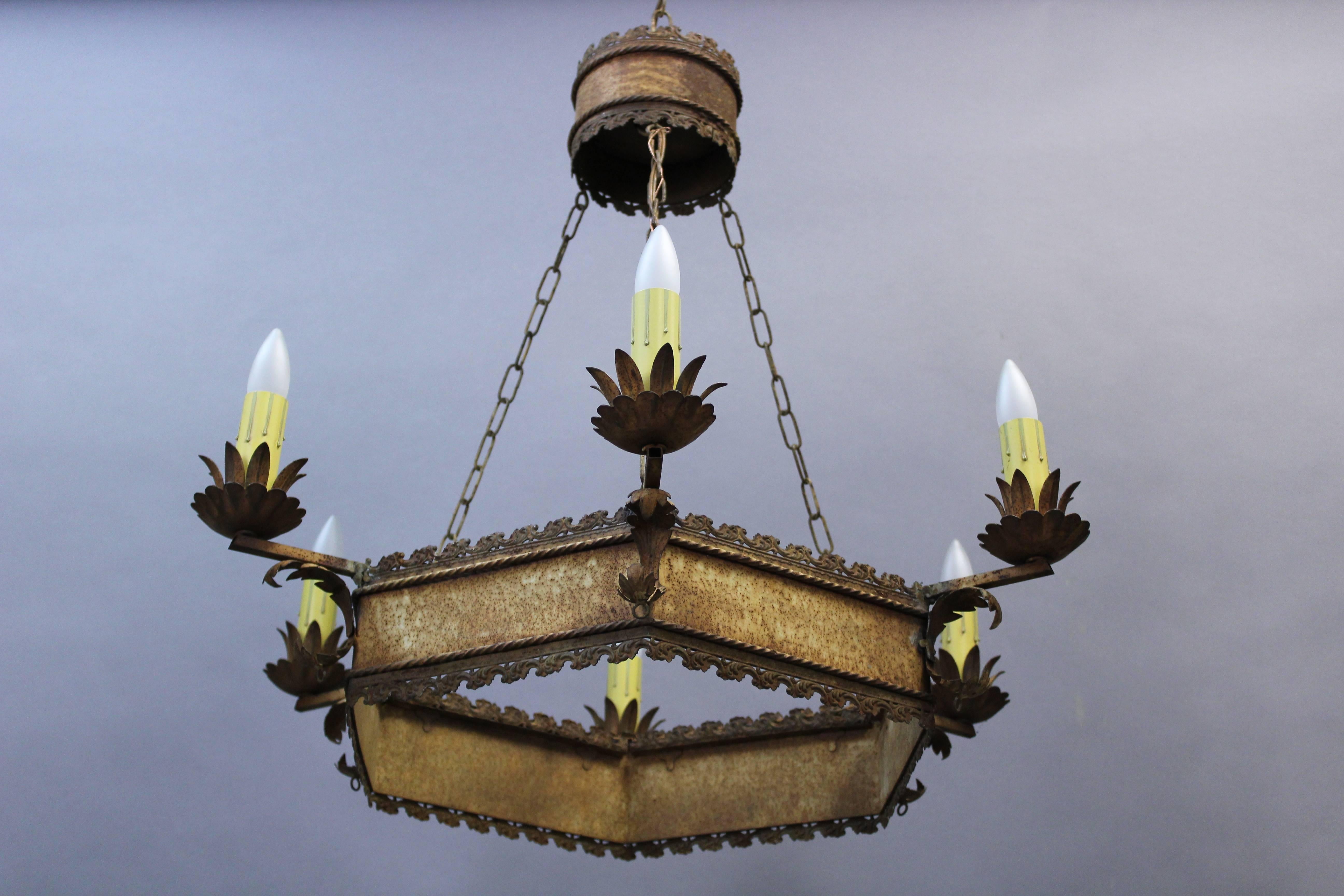 Nice medium size chandelier with vintage patina. 

Measures: 28.5