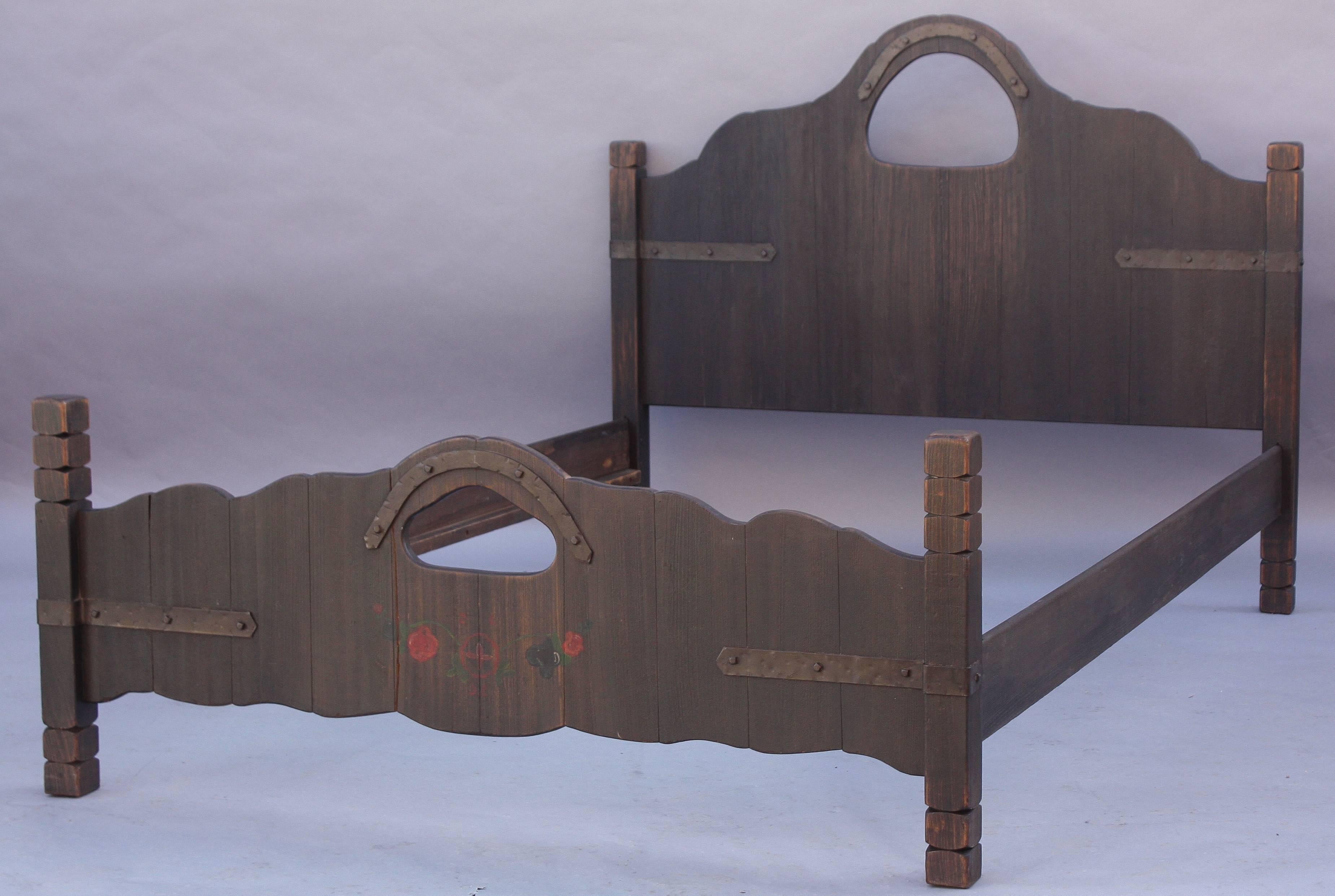 Rancho Monterey Antique Double Monterey Keyhole Bed with Old Wood Finish