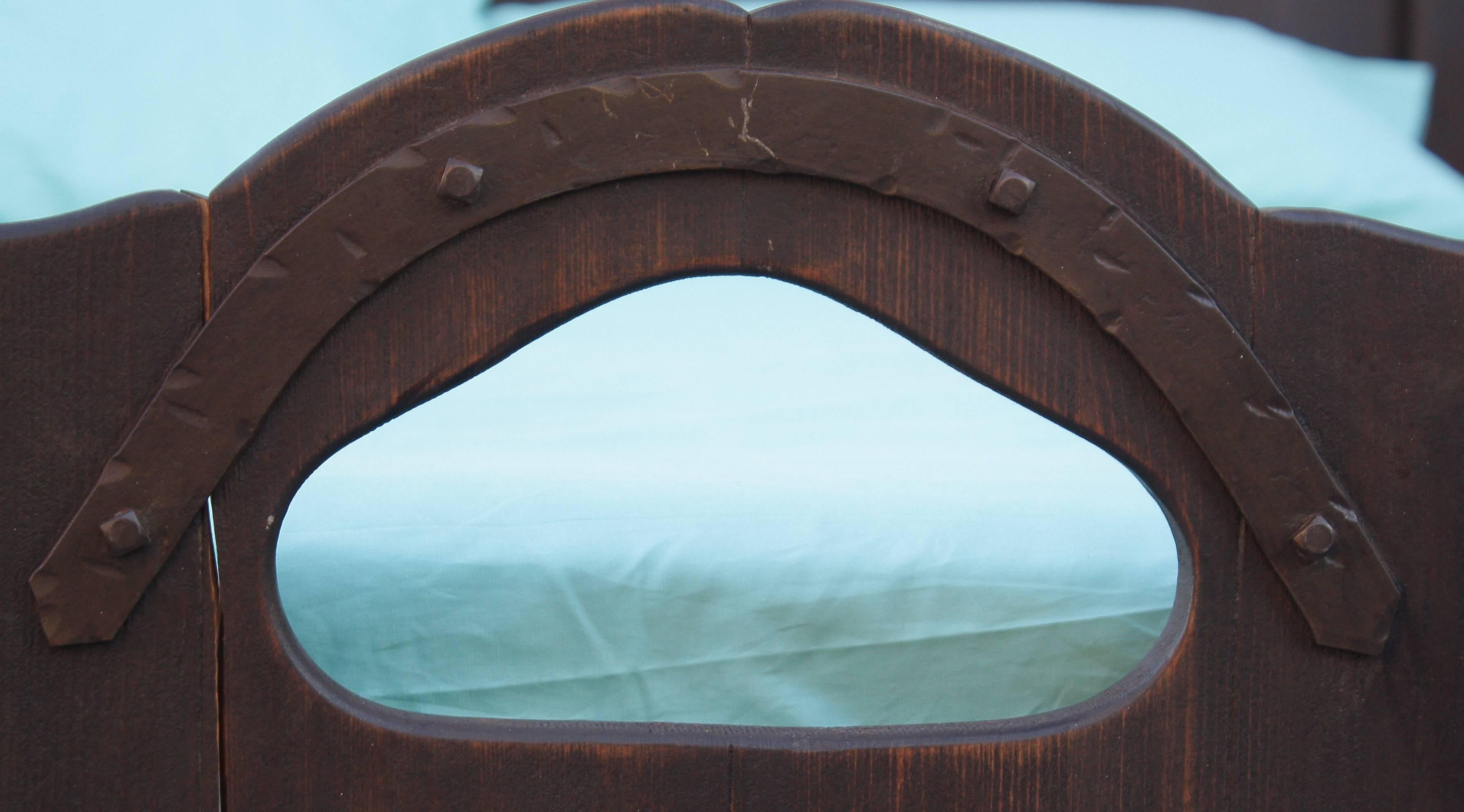 Antique Double Monterey Keyhole Bed with Old Wood Finish In Good Condition In Pasadena, CA