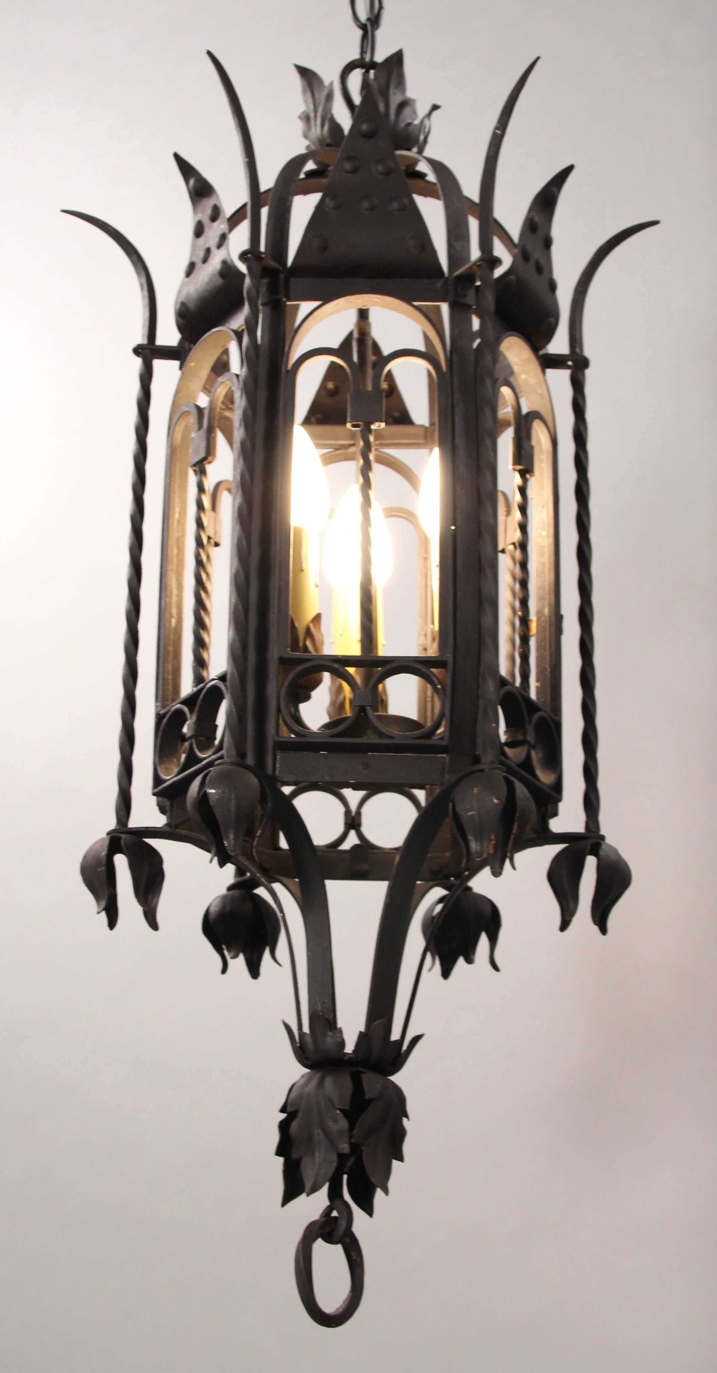 1920s Classic tall pendant with three light. Measure: 36