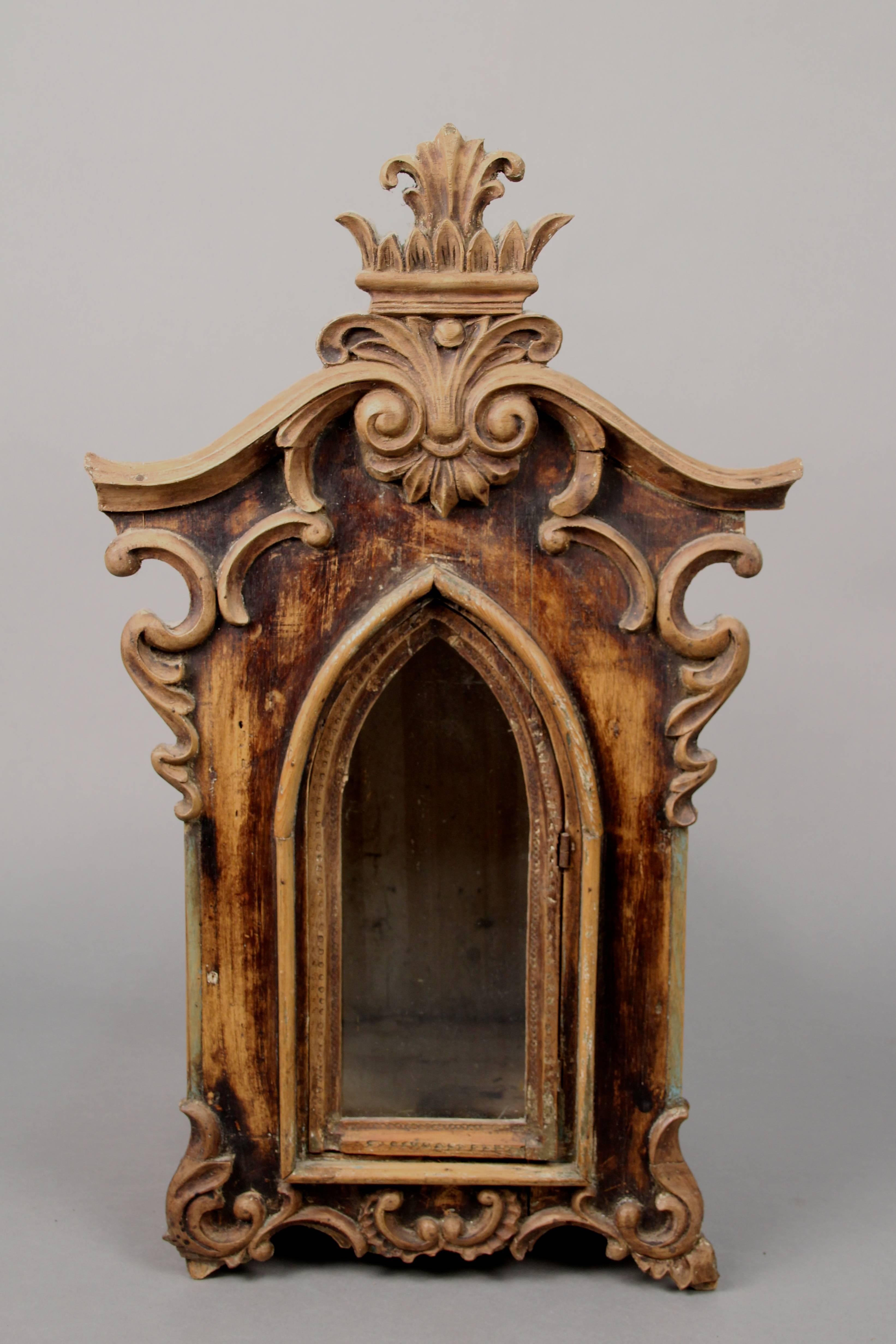 Mid-1800s carved Italian niche to house a Santo.