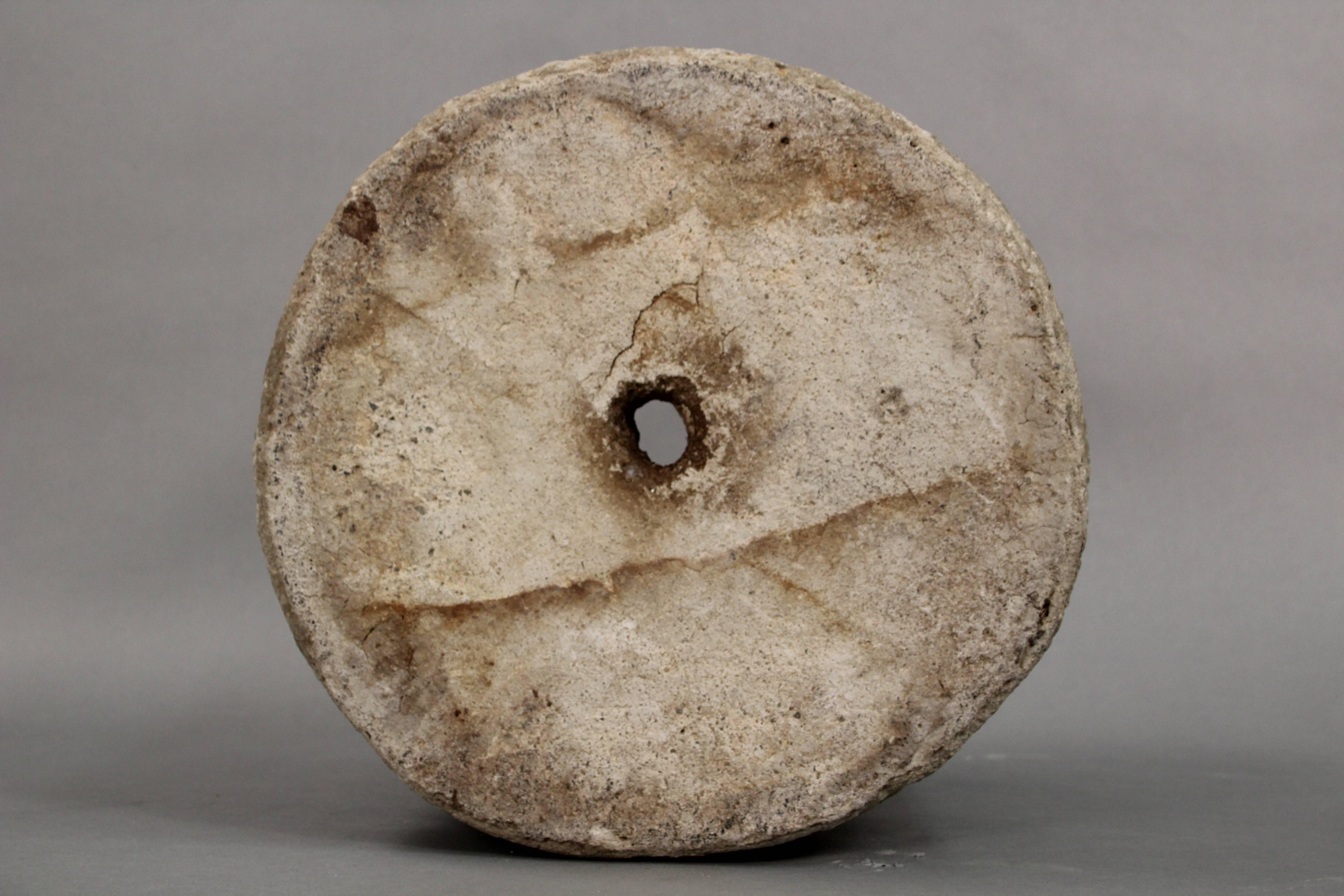 Antique Pair of 1920s Concrete Planters with Acanthus Motif In Good Condition In Pasadena, CA
