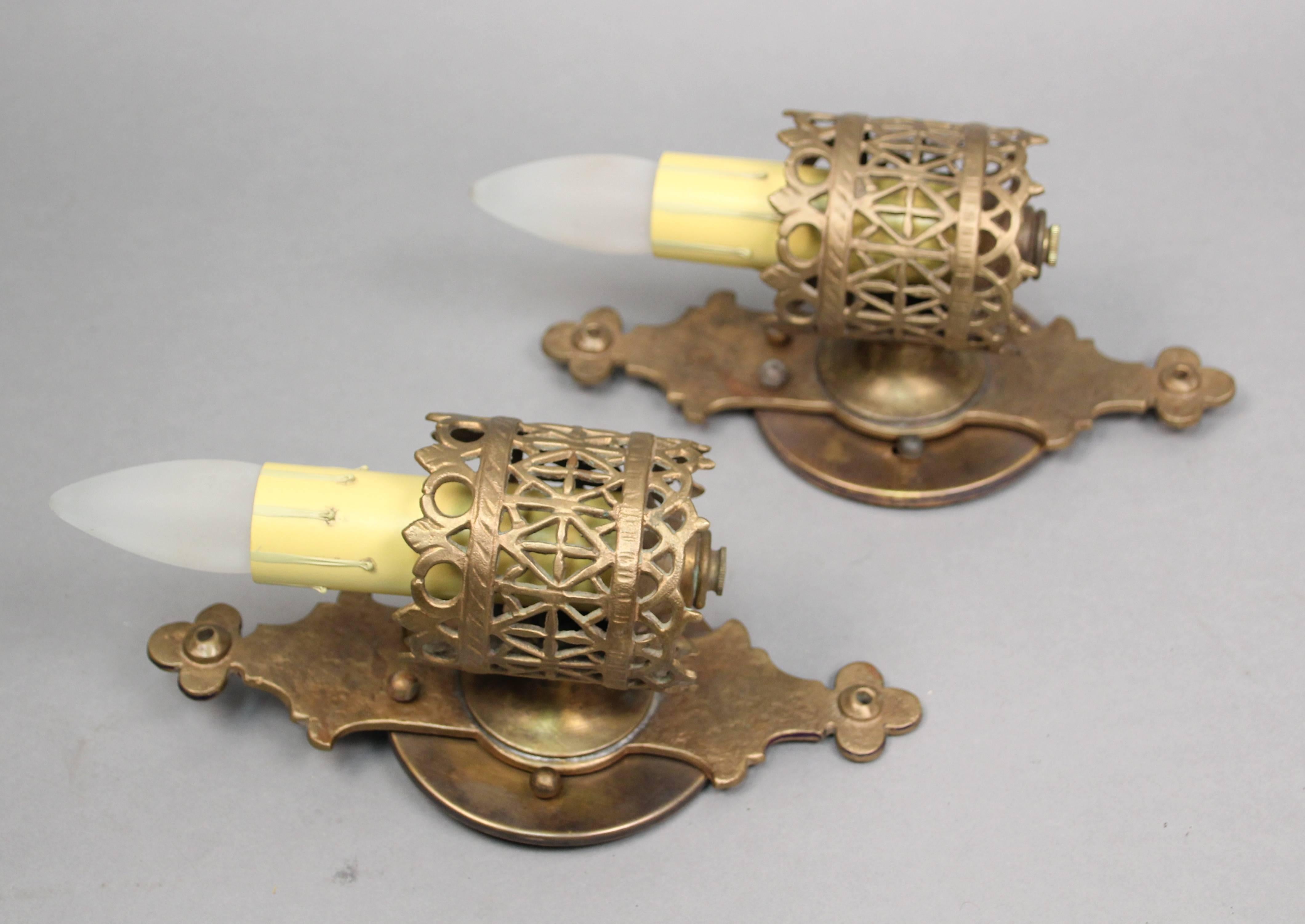 Antique Pair of Signed Oscar Bach Bronze Single Light Sconces, circa 1920s In Good Condition For Sale In Pasadena, CA