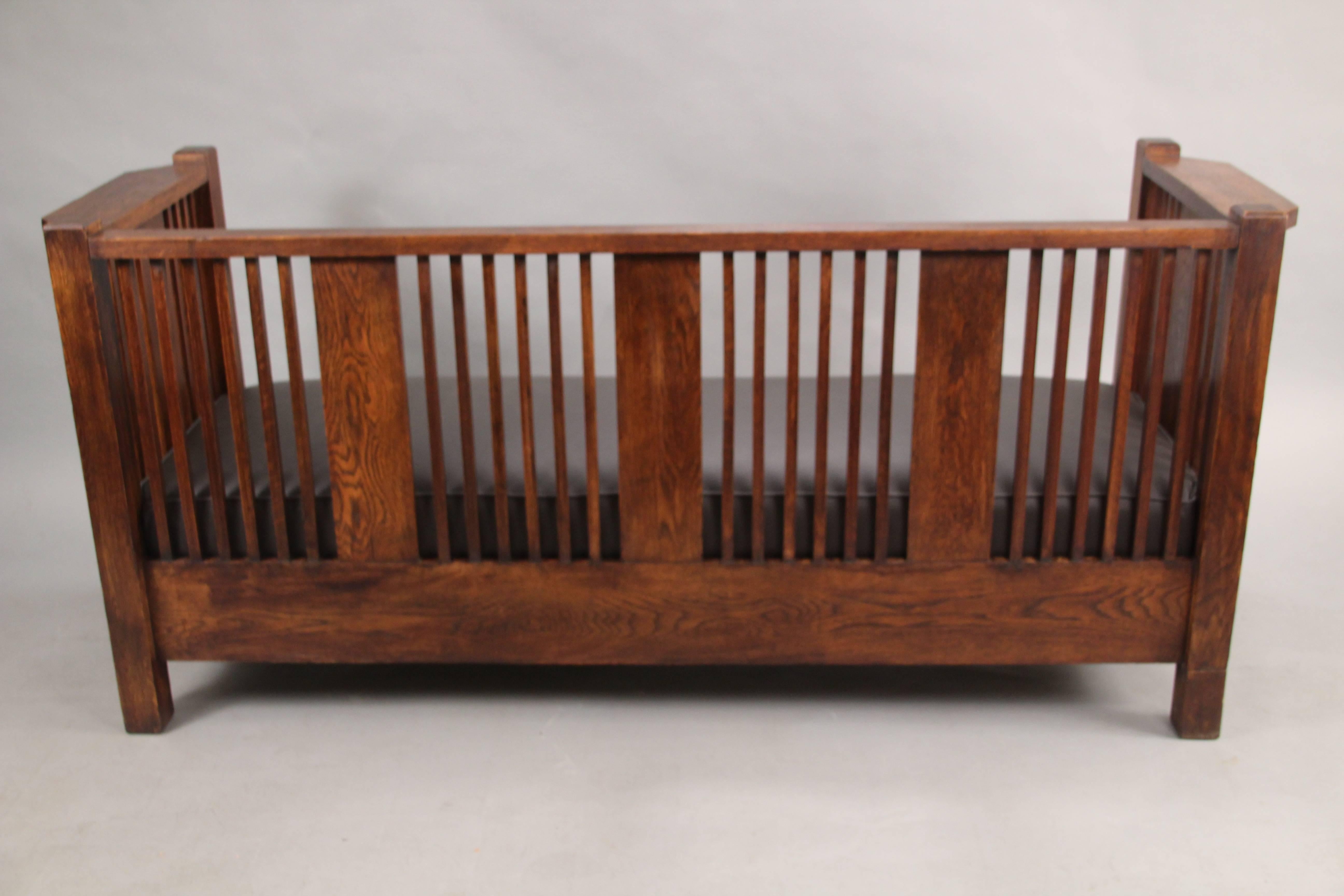 North American Arts & Crafts Prairie Style Settle with Spindle, circa 1910