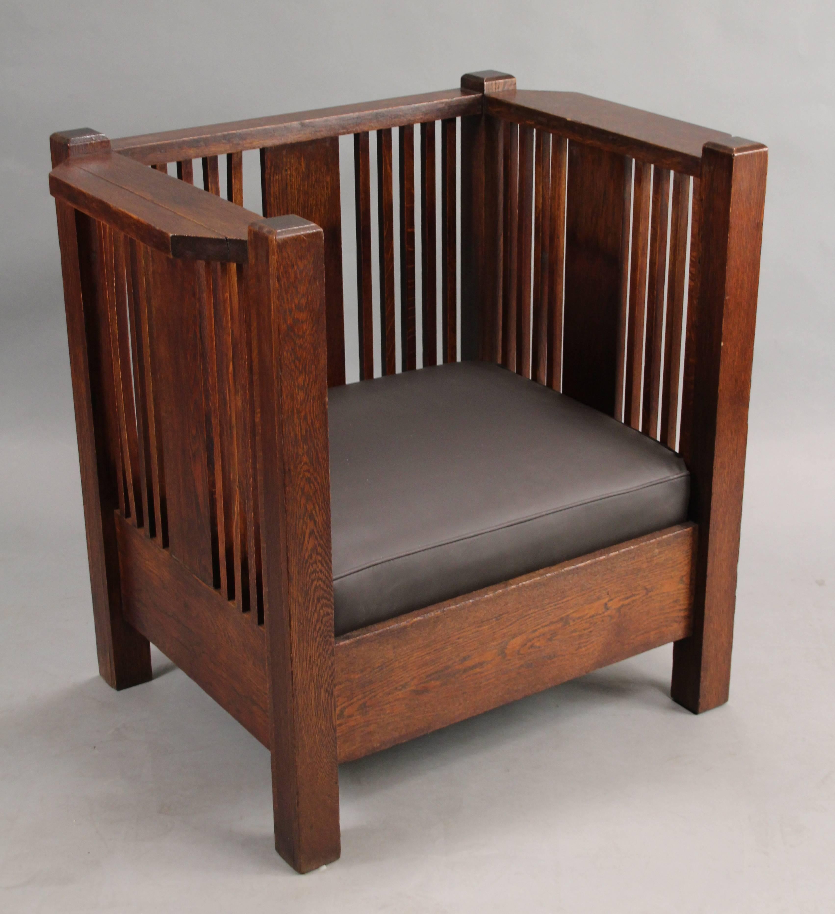 Elegant Arts & Crafts 1910 cube chair with new leather upholstery. The large of spindles on this piece is specific to the Prairie style specific to American Arts & Crafts.