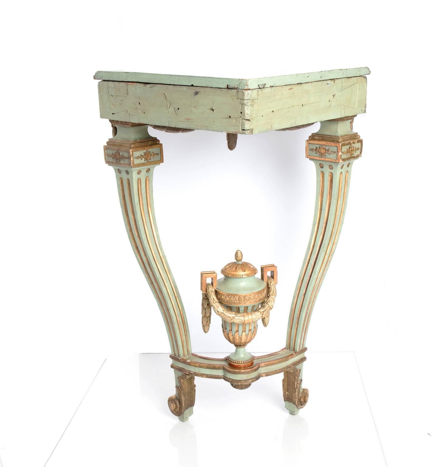 18th Century Painted and Gilded Gustavian Corner Console Table In Good Condition In Stamford, CT