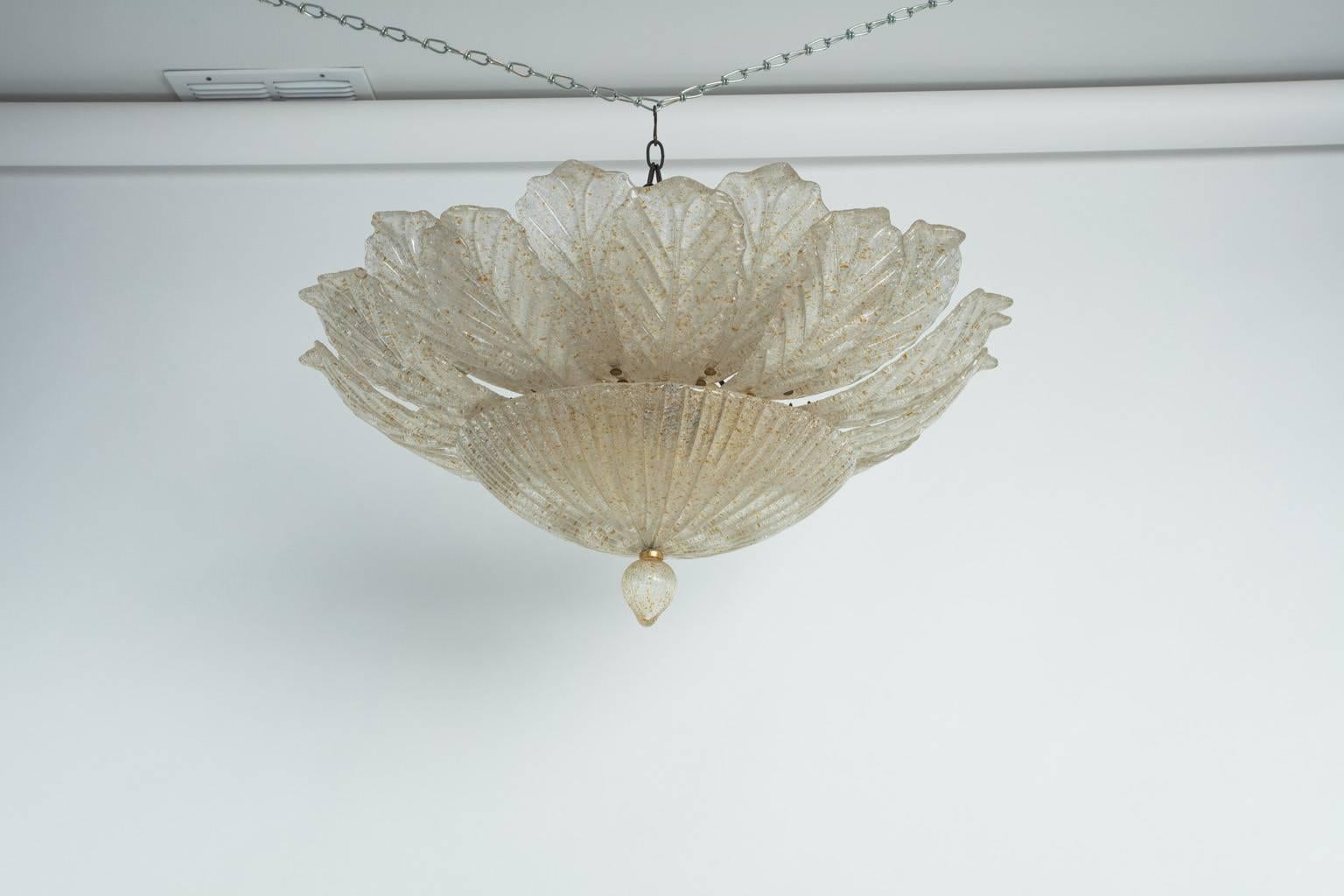Murano Glass Palmette Chandelier In Excellent Condition In Stamford, CT