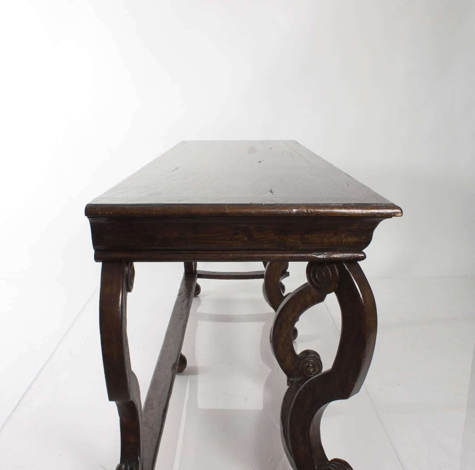 Eight Cabriole Leg Console Table In Good Condition In Stamford, CT