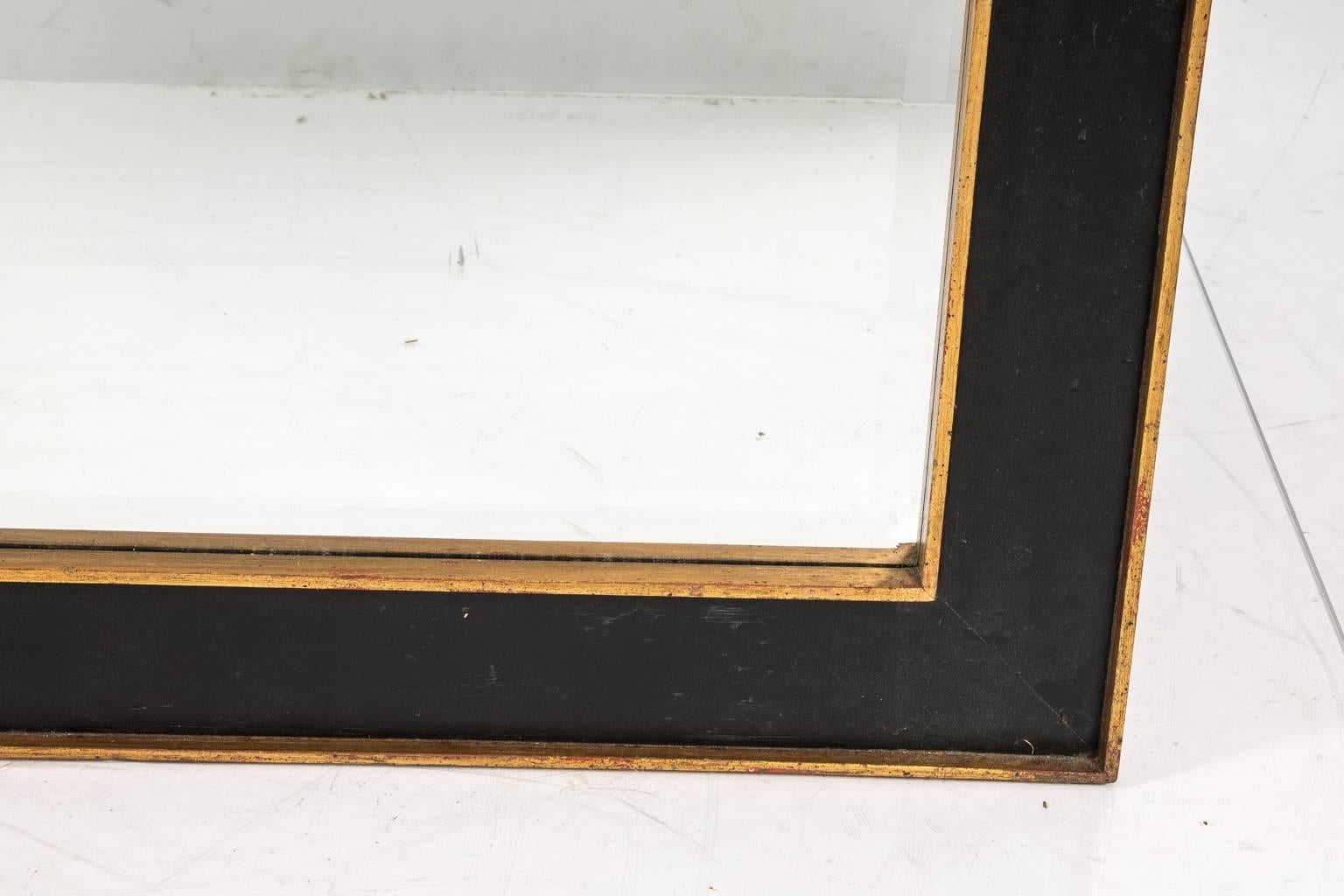 Black and Gold Framed Mirror In Good Condition For Sale In Stamford, CT