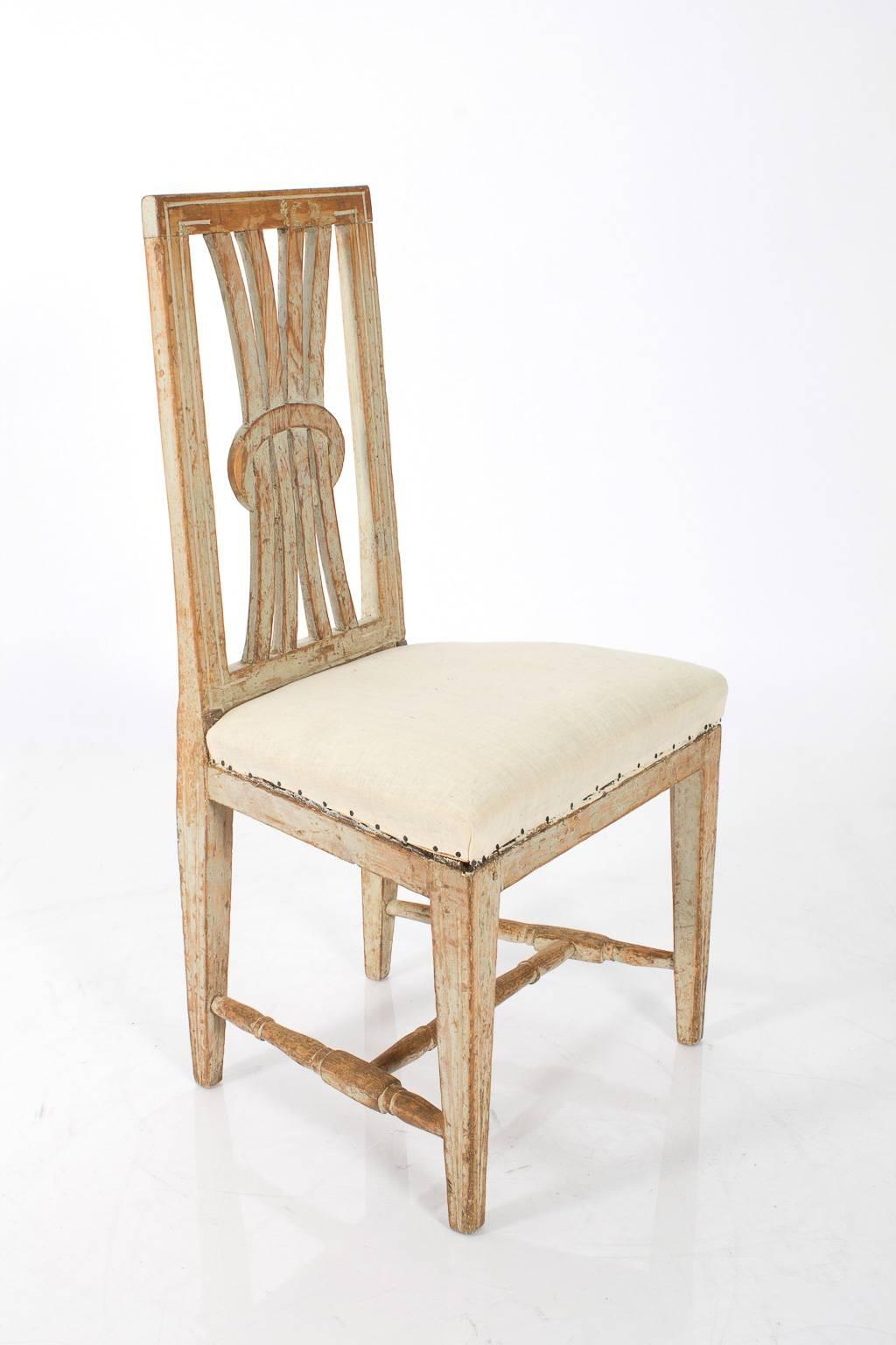 Open Back Gustavian Chairs In Good Condition For Sale In Stamford, CT