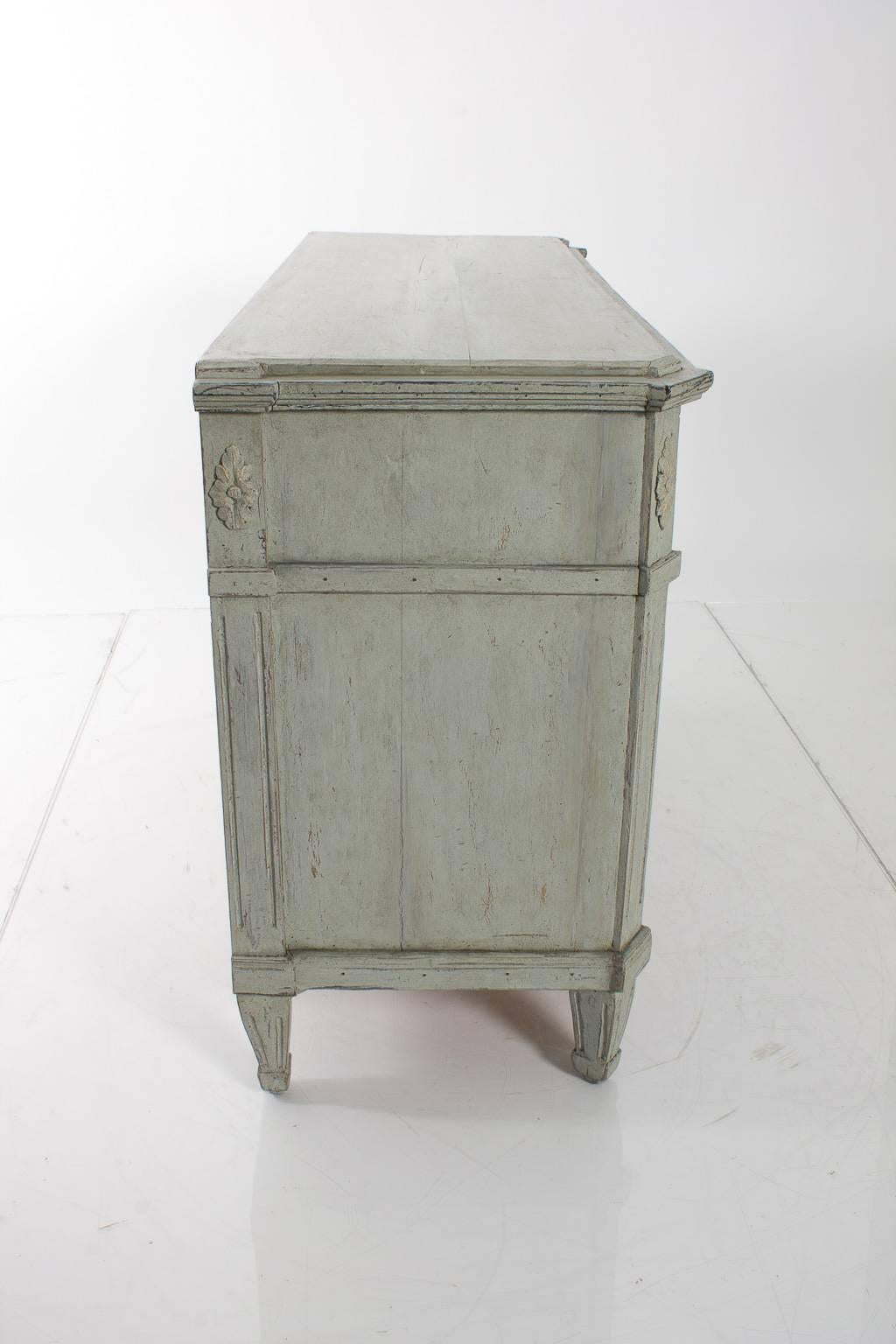 Gustavian Style Dressers In Good Condition In Stamford, CT