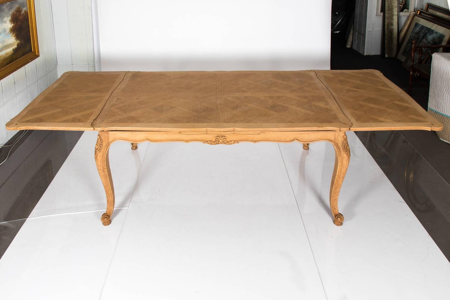 Bleached Oak Dining Table In Good Condition For Sale In Stamford, CT
