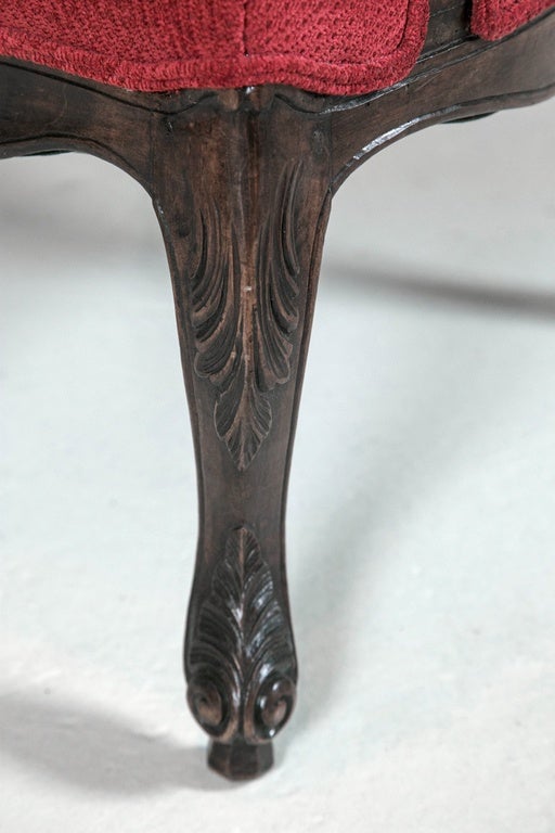 French Carved Wood Walnut Chair In Excellent Condition For Sale In Bridport, CT