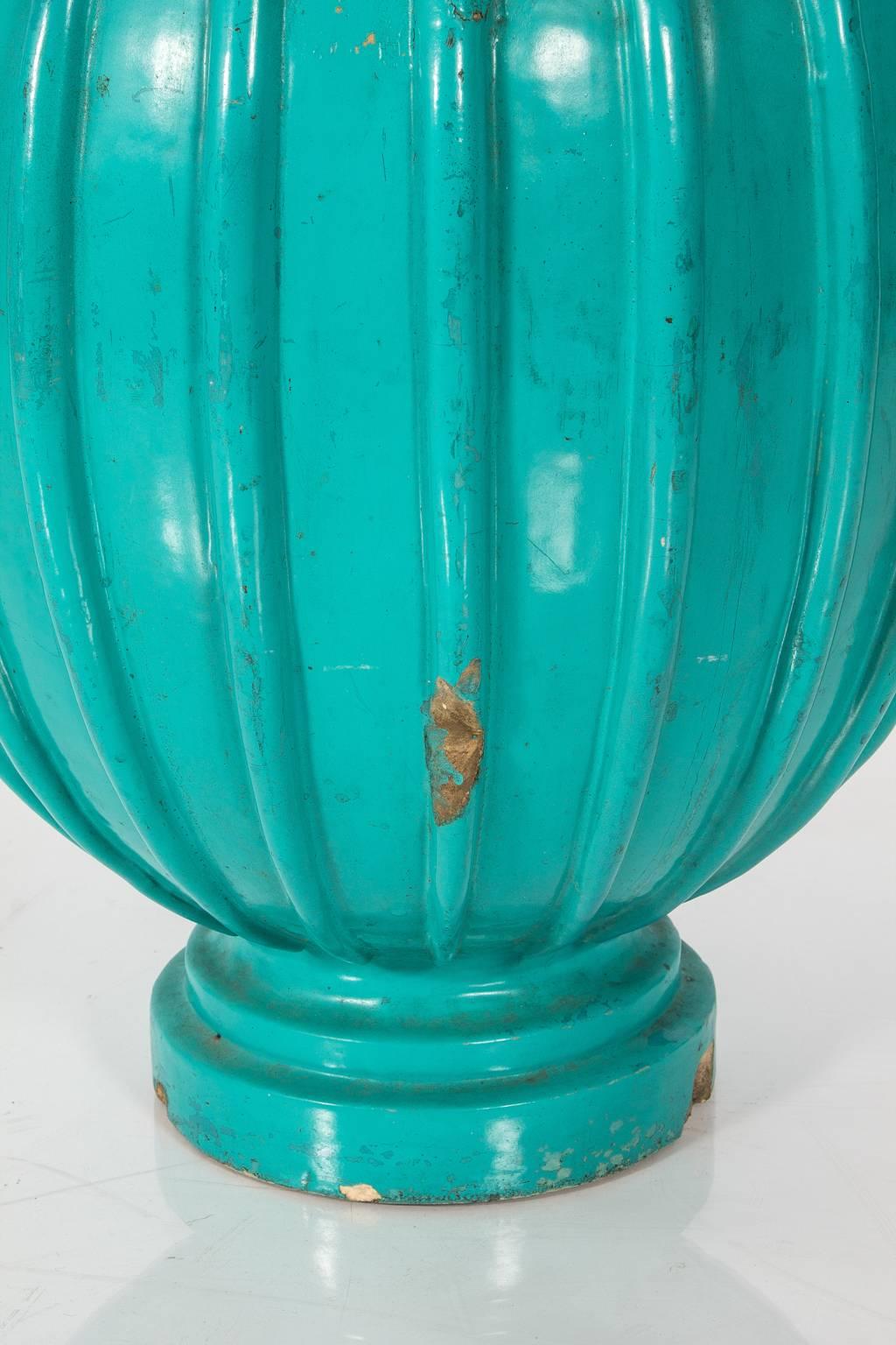 Majolica Vase In Distressed Condition For Sale In Stamford, CT