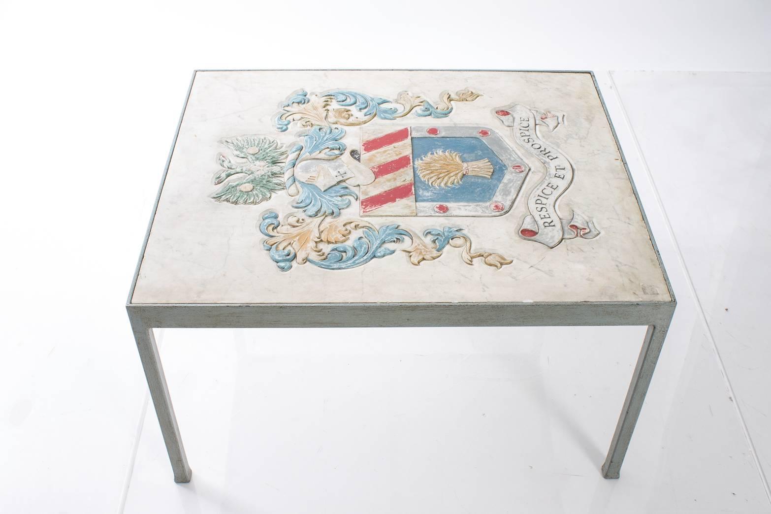 Armorial Table  In Good Condition In Stamford, CT